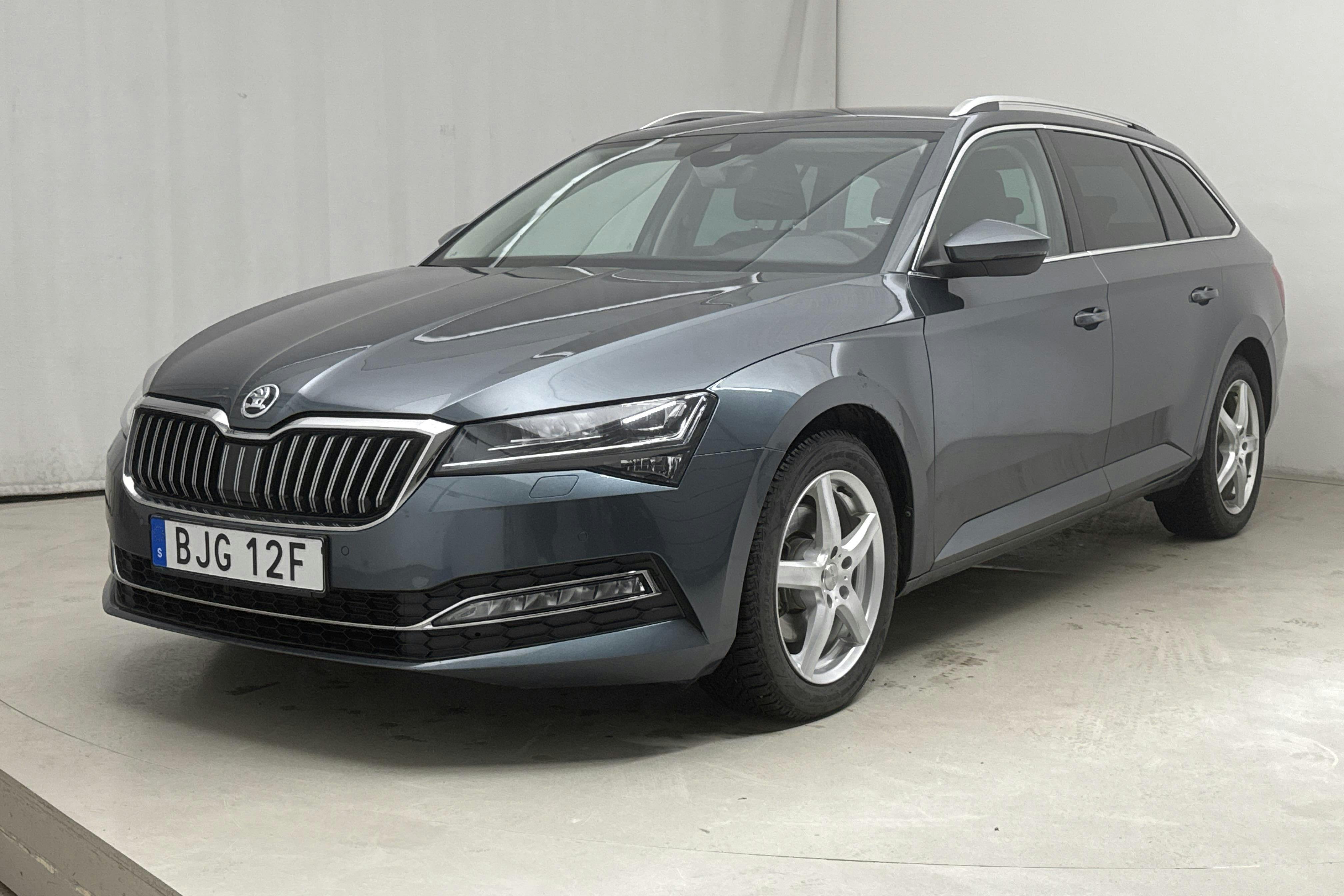Skoda Superb 2.0 TDI Kombi 4x4 (200hk) - 3 595 mil - Automat - grå - 2022