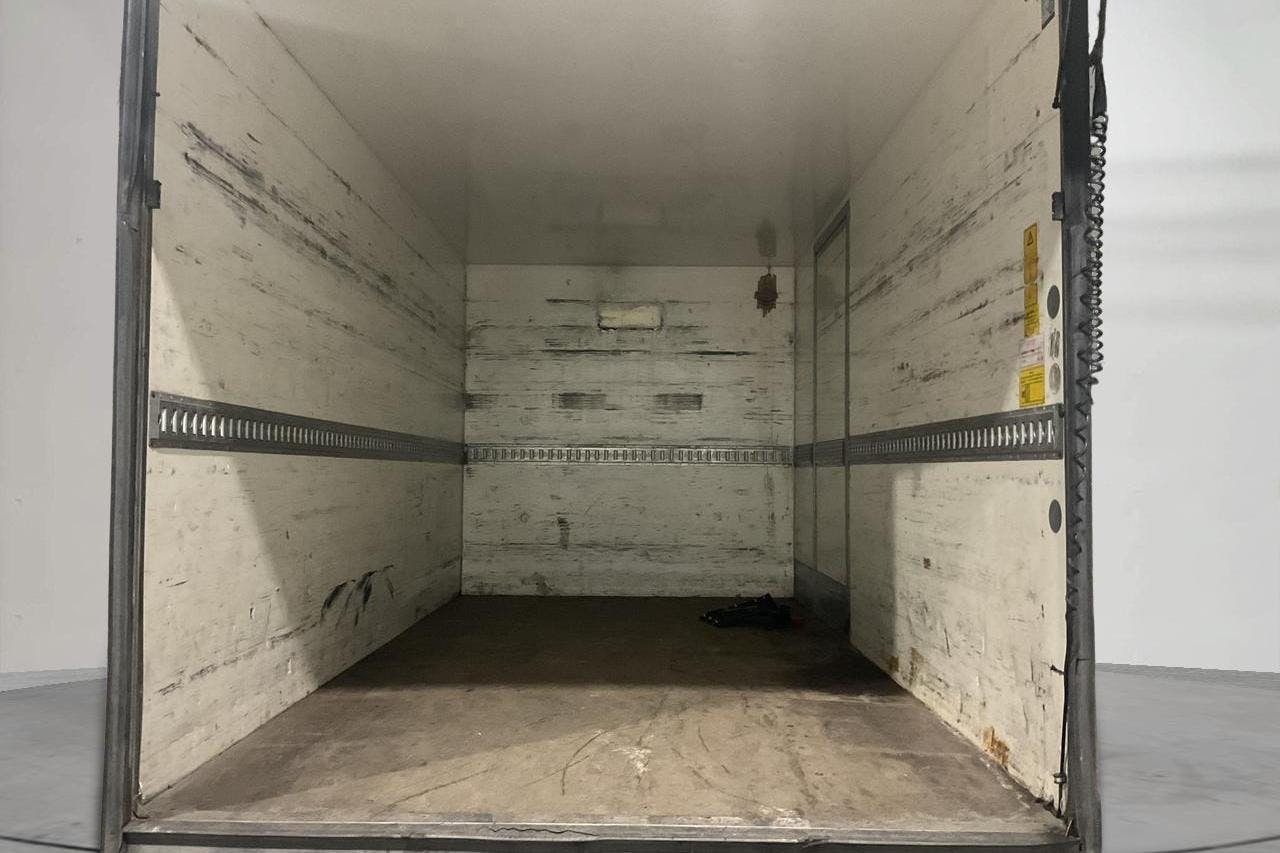 IVECO Daily 35 2.3 Volymskåp (146hk) - 18 035 mil - Manuell - vit - 2015