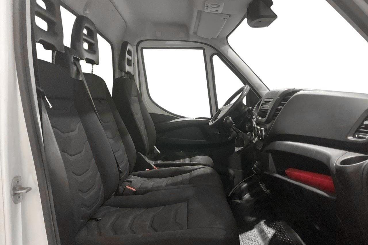 IVECO Daily 35 2.3 Volymskåp (146hk) - 18 035 mil - Manuell - vit - 2015