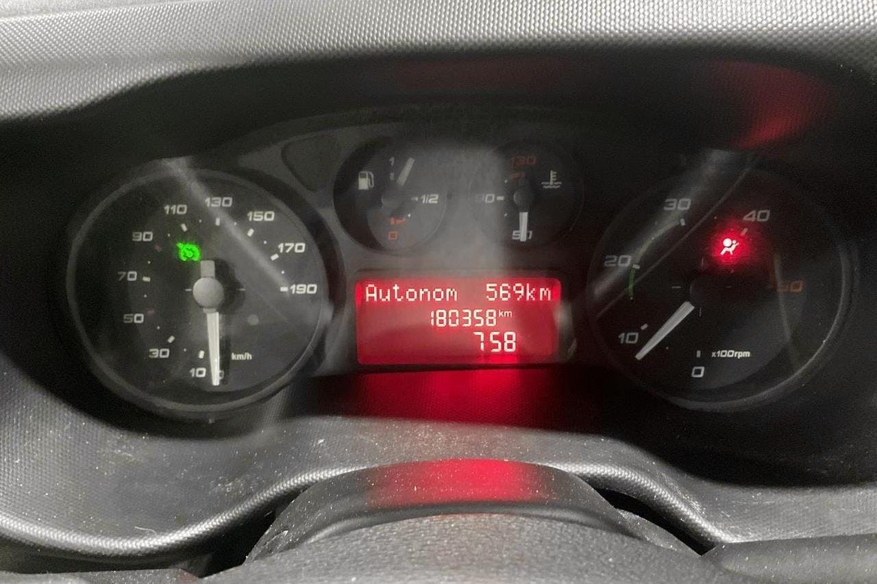 IVECO Daily 35 2.3 Volymskåp (146hk) - 18 035 mil - Manuell - vit - 2015
