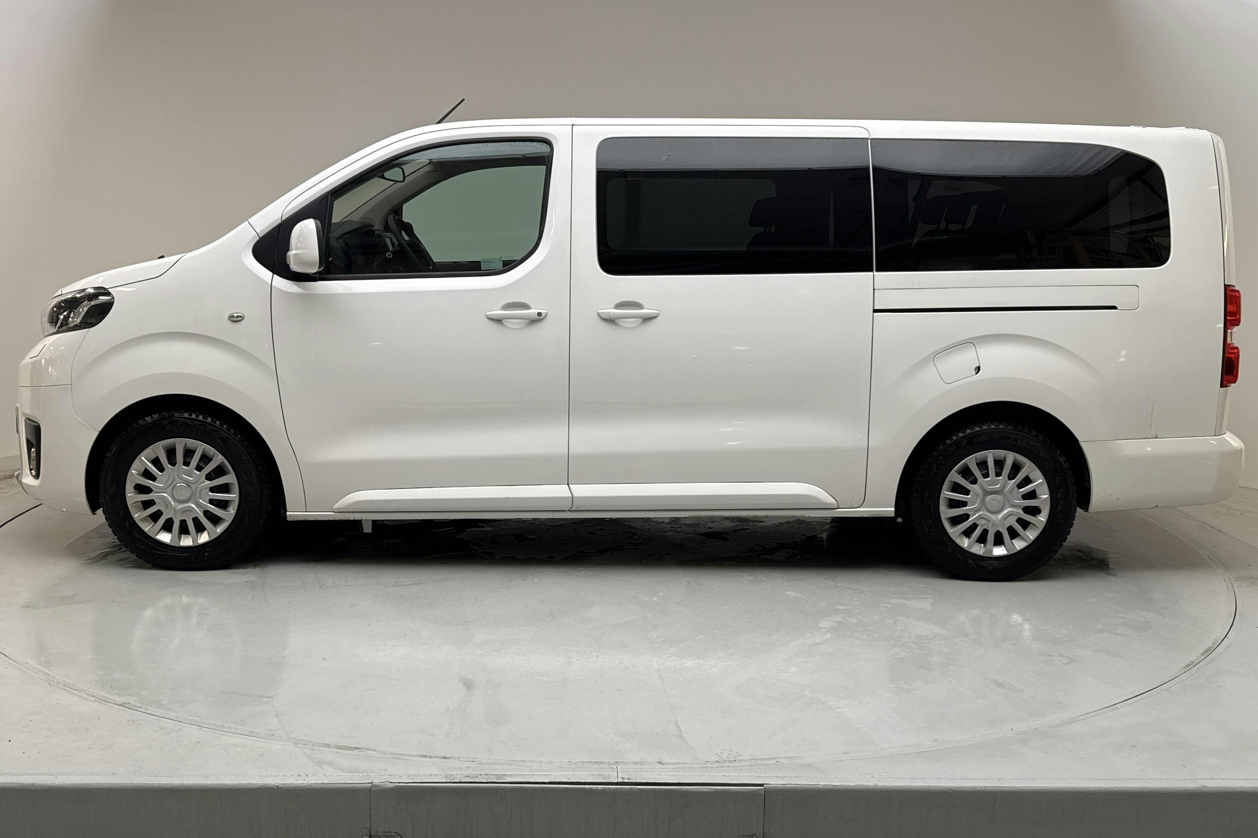 Toyota PROACE Verso 1.5D (120hk) - 5 812 mil - Manuell - vit - 2020
