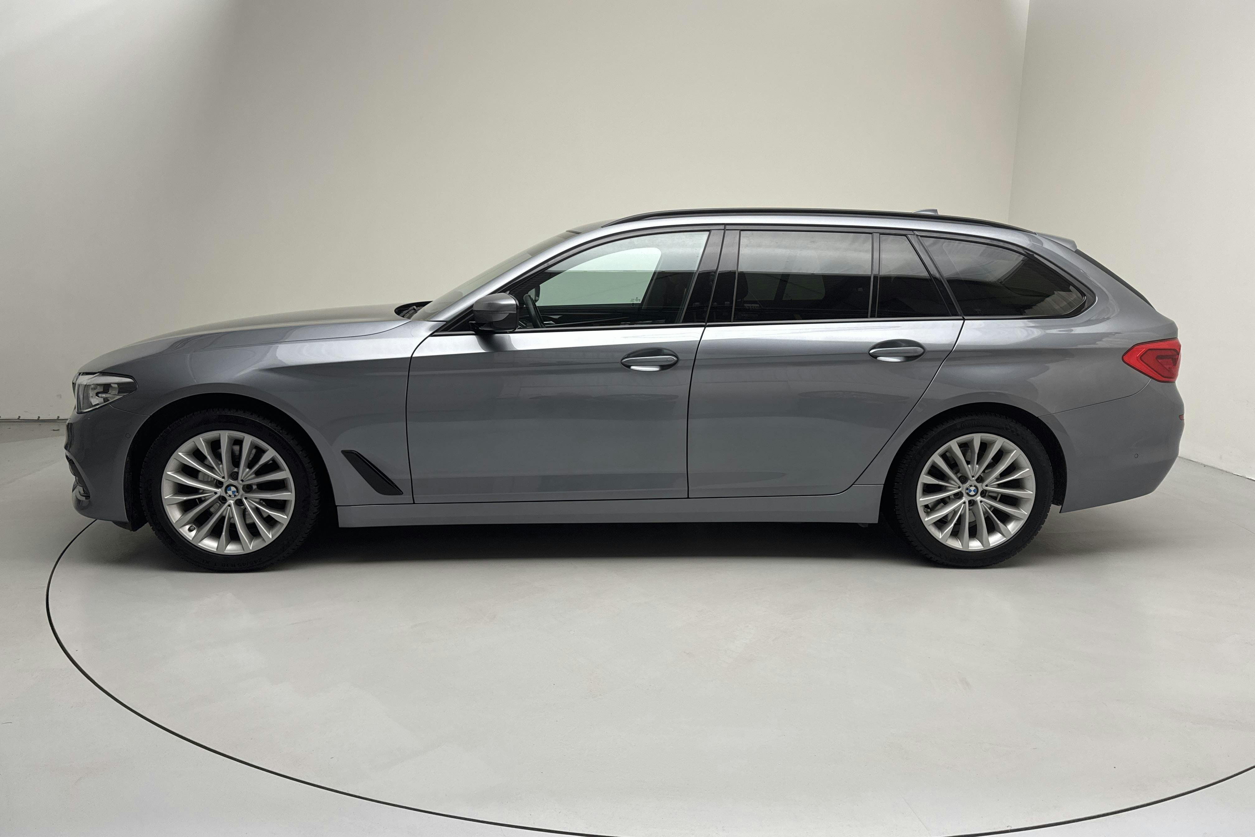 BMW 520d xDrive Touring, G31 (190hk) - 49 650 km - Automaatne - sinine - 2019