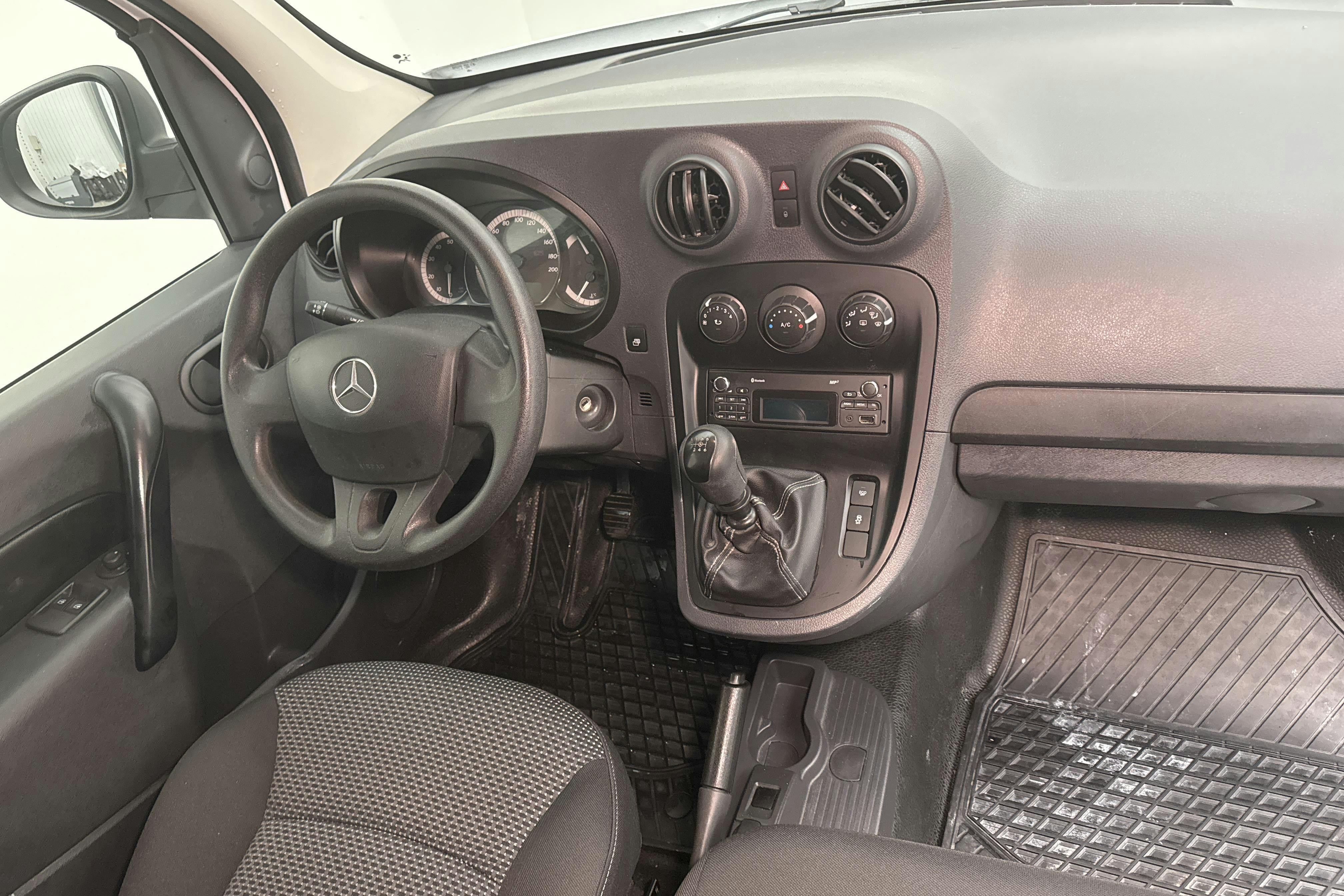 Mercedes Citan 110 1.5 CDI (95hk) - 5 968 mil - Manuell - vit - 2020