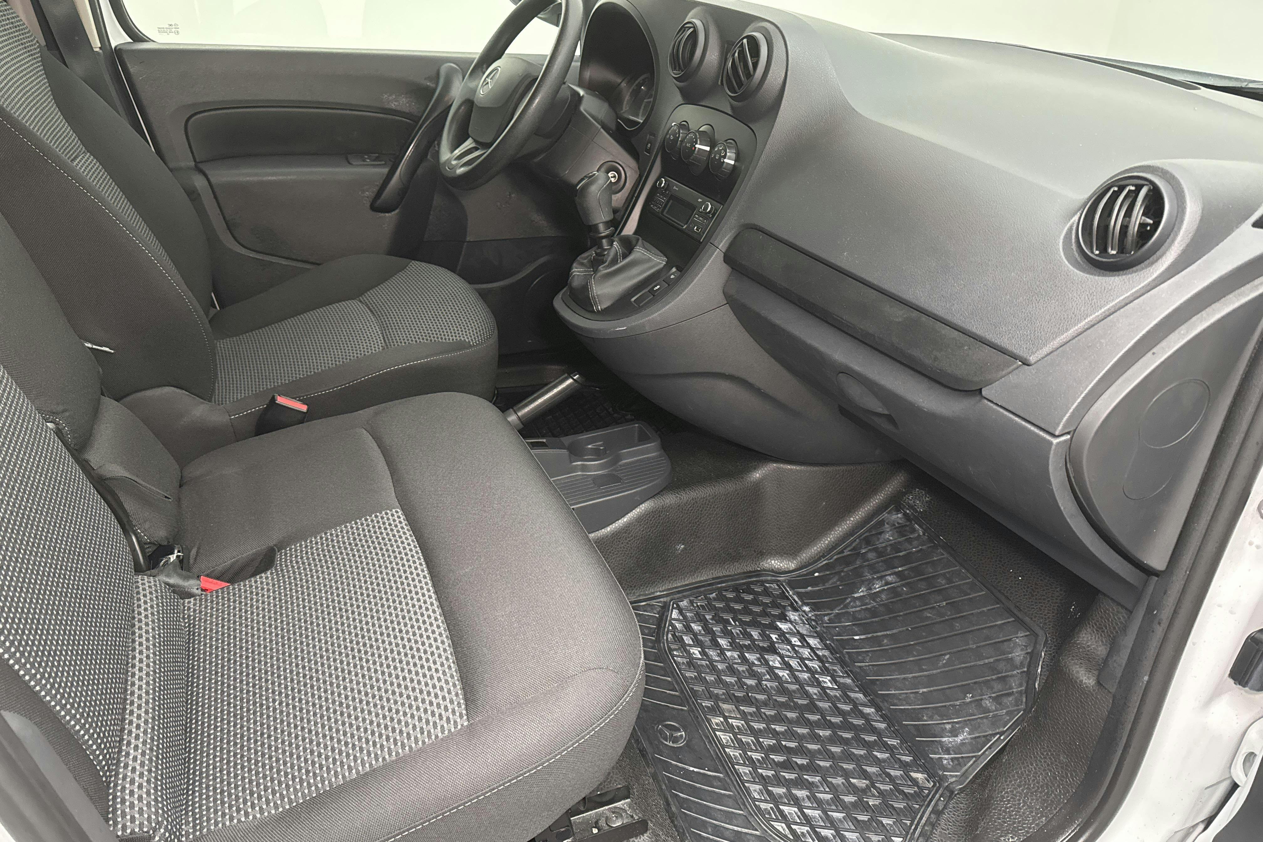 Mercedes Citan 110 1.5 CDI (95hk) - 5 968 mil - Manuell - vit - 2020