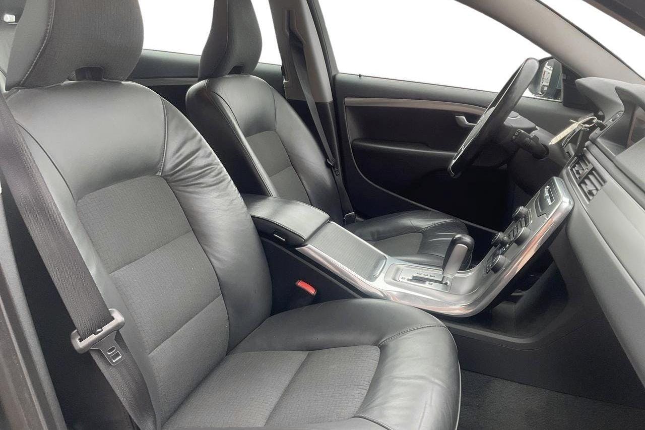 Volvo V70 II T4F (180hk) - 24 890 mil - Automat - blå - 2012