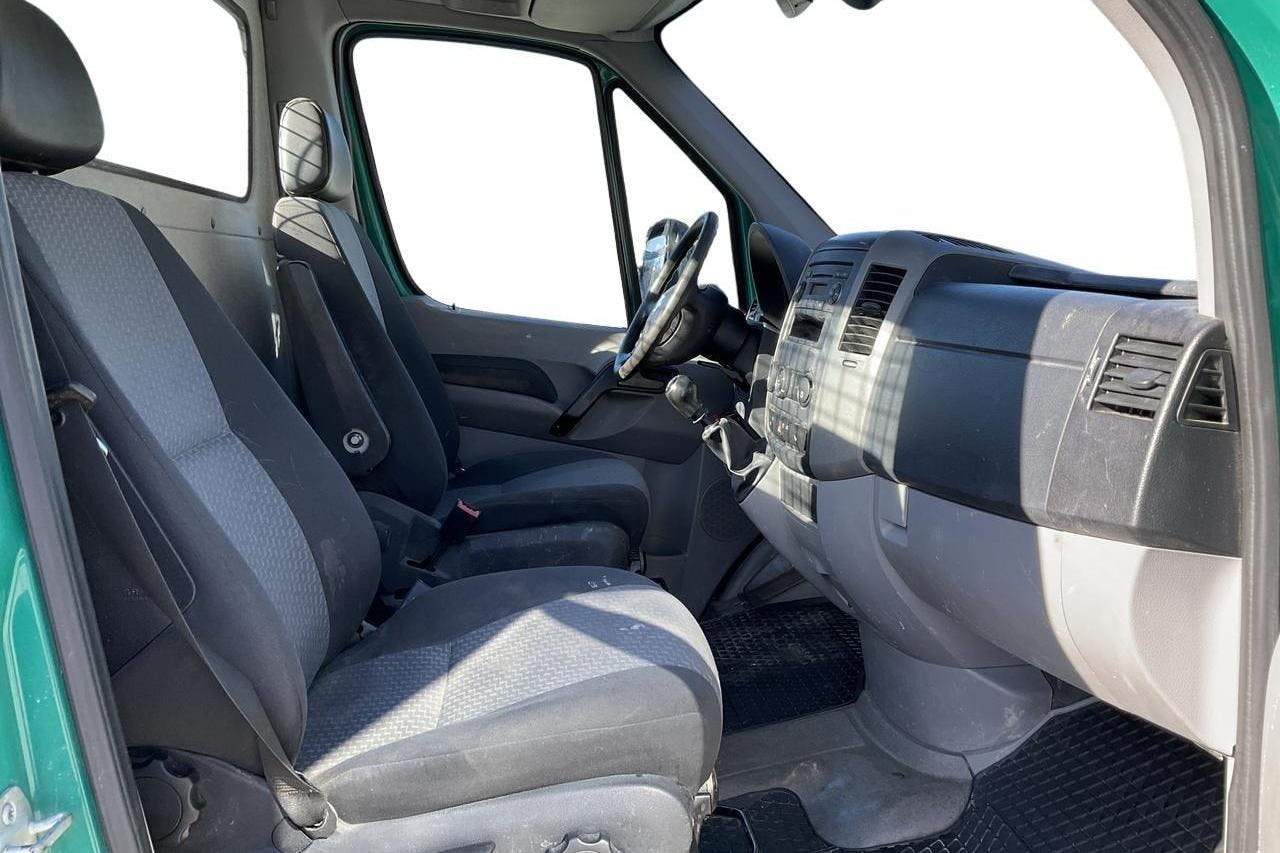 VW Crafter 35 2.0 TDI Flak (163hk) - 24 711 mil - Manuell - grön - 2012