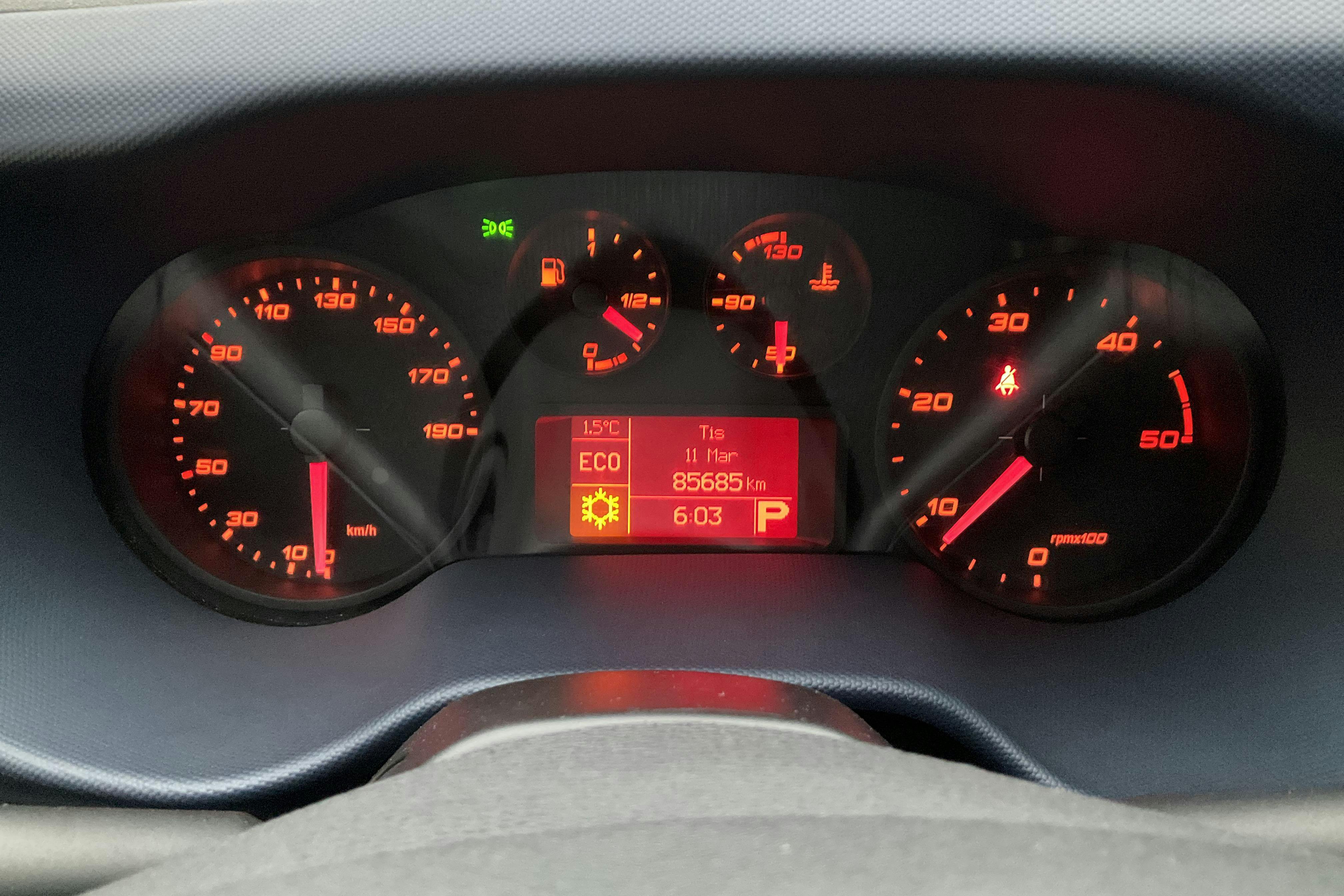 Iveco Daily 35 2.3 Volymskåp (156hk) - 8 568 mil - Automat - svart - 2018