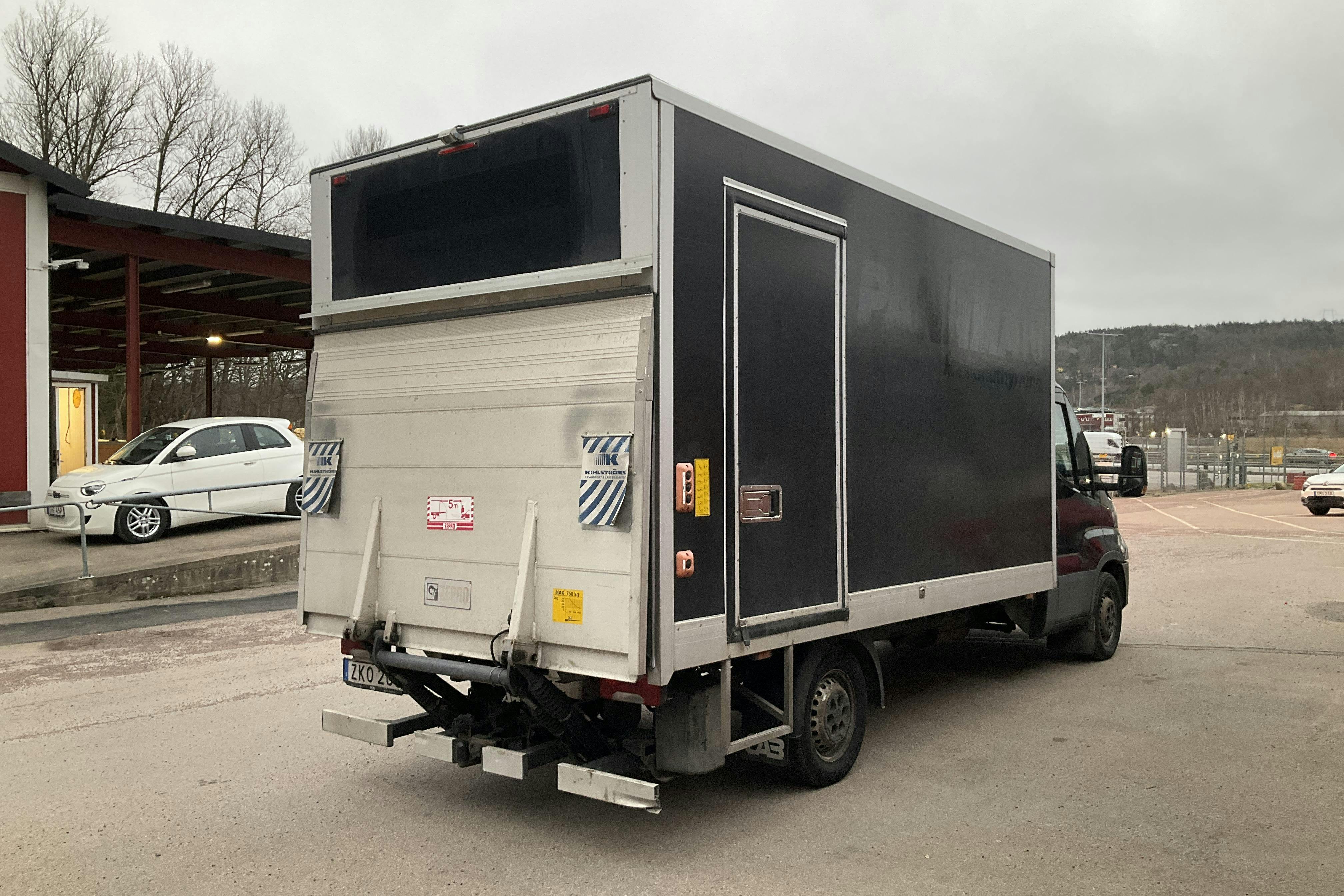 Iveco Daily 35 2.3 Volymskåp (156hk) - 8 568 mil - Automat - svart - 2018