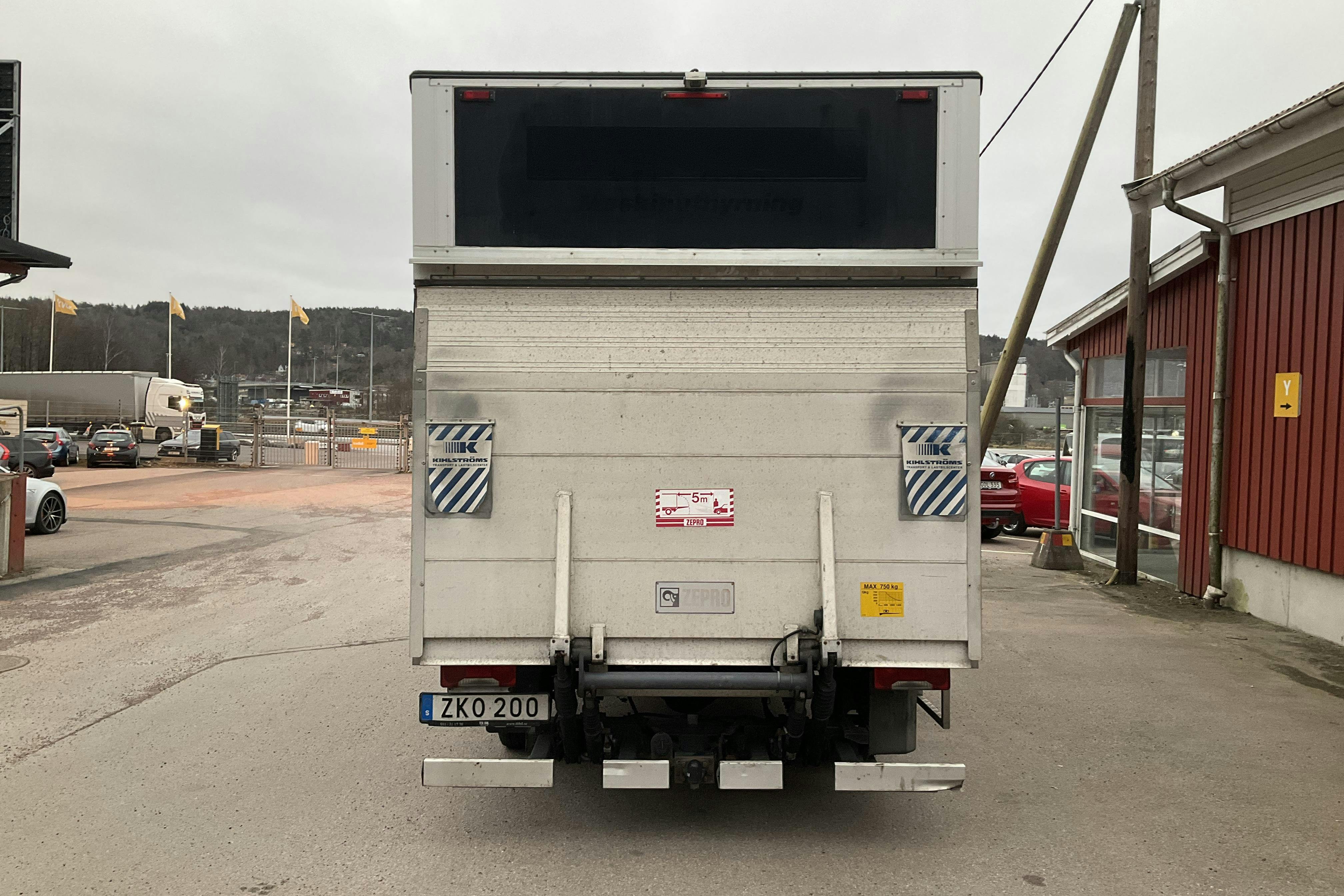 Iveco Daily 35 2.3 Volymskåp (156hk) - 8 568 mil - Automat - svart - 2018