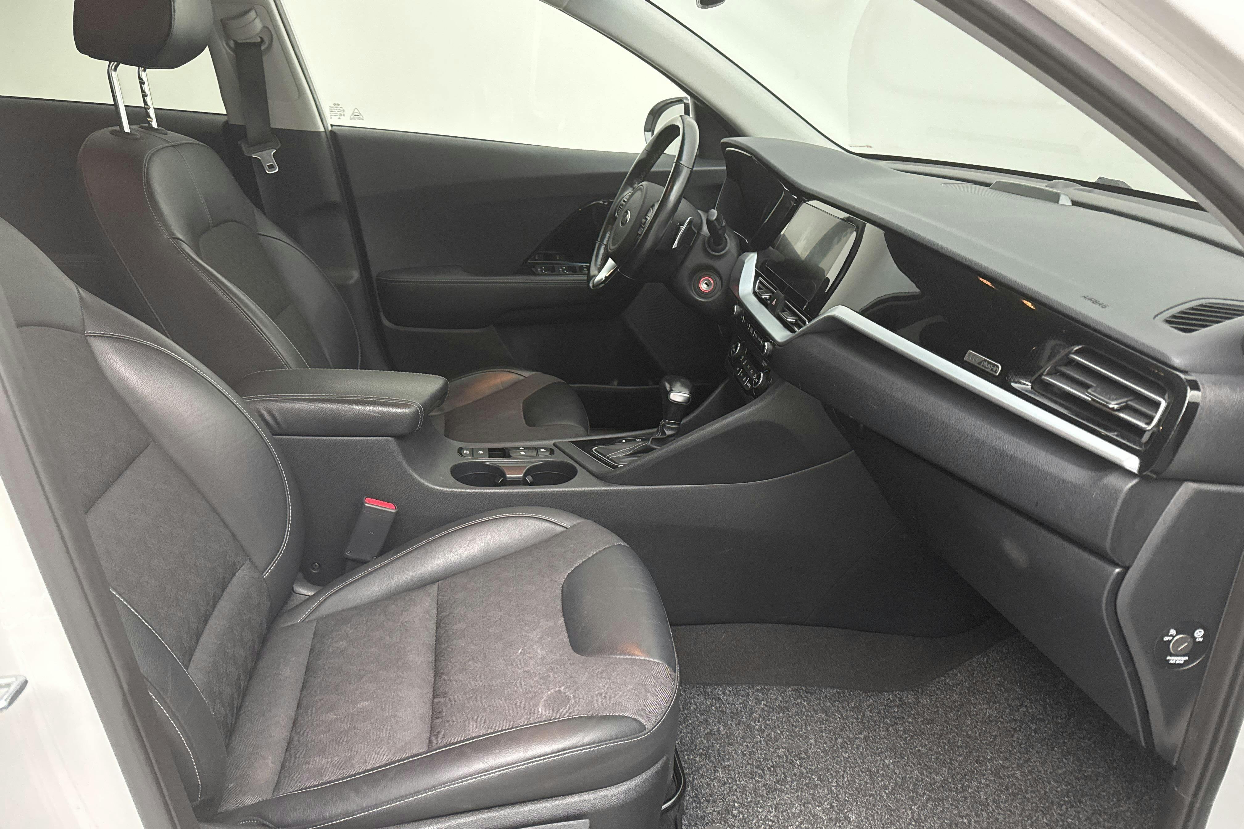 KIA Niro Plug-in Hybrid 1.6 (141hk) - 5 947 mil - Automat - vit - 2020