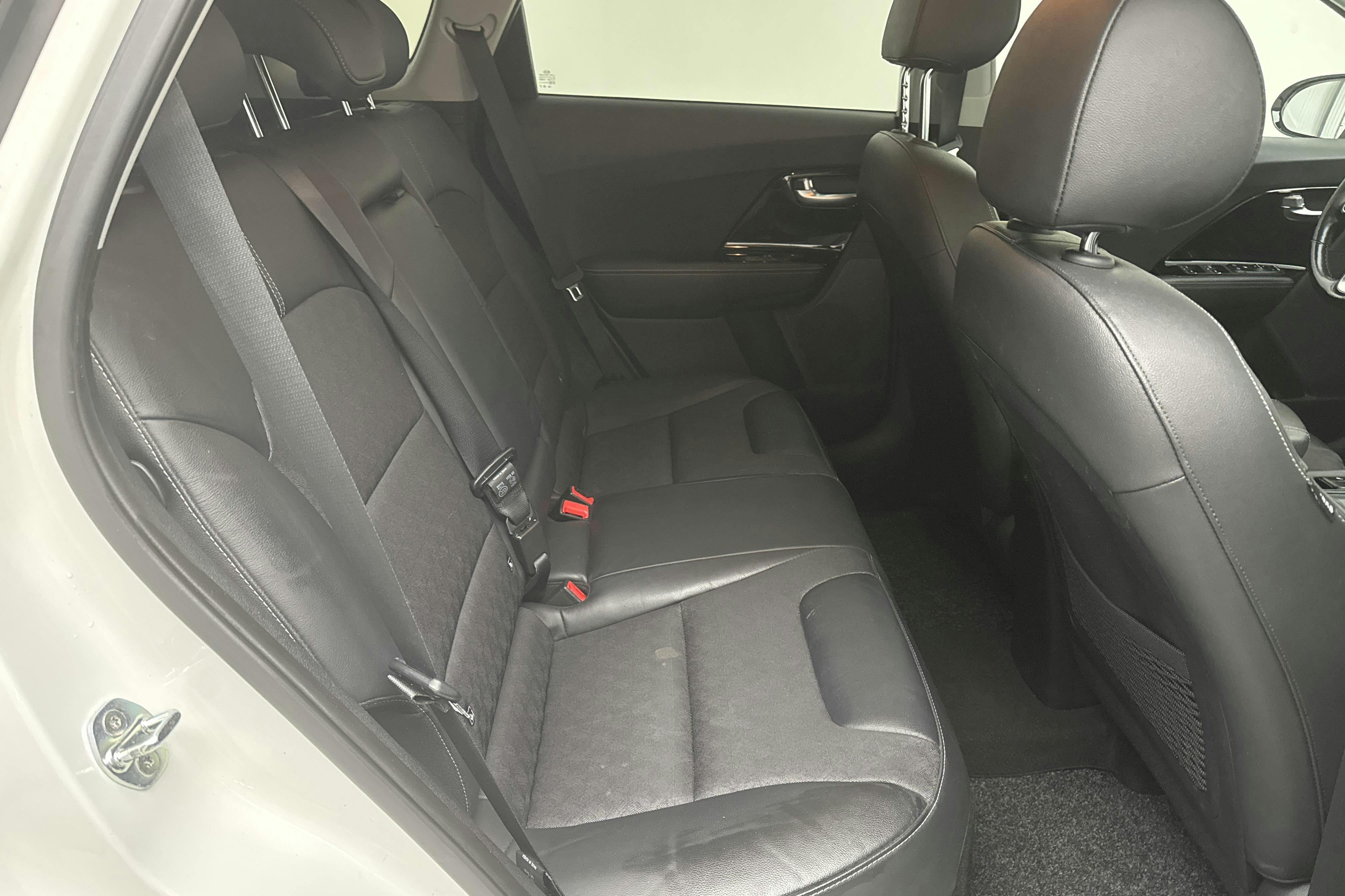 KIA Niro Plug-in Hybrid 1.6 (141hk) - 5 947 mil - Automat - vit - 2020