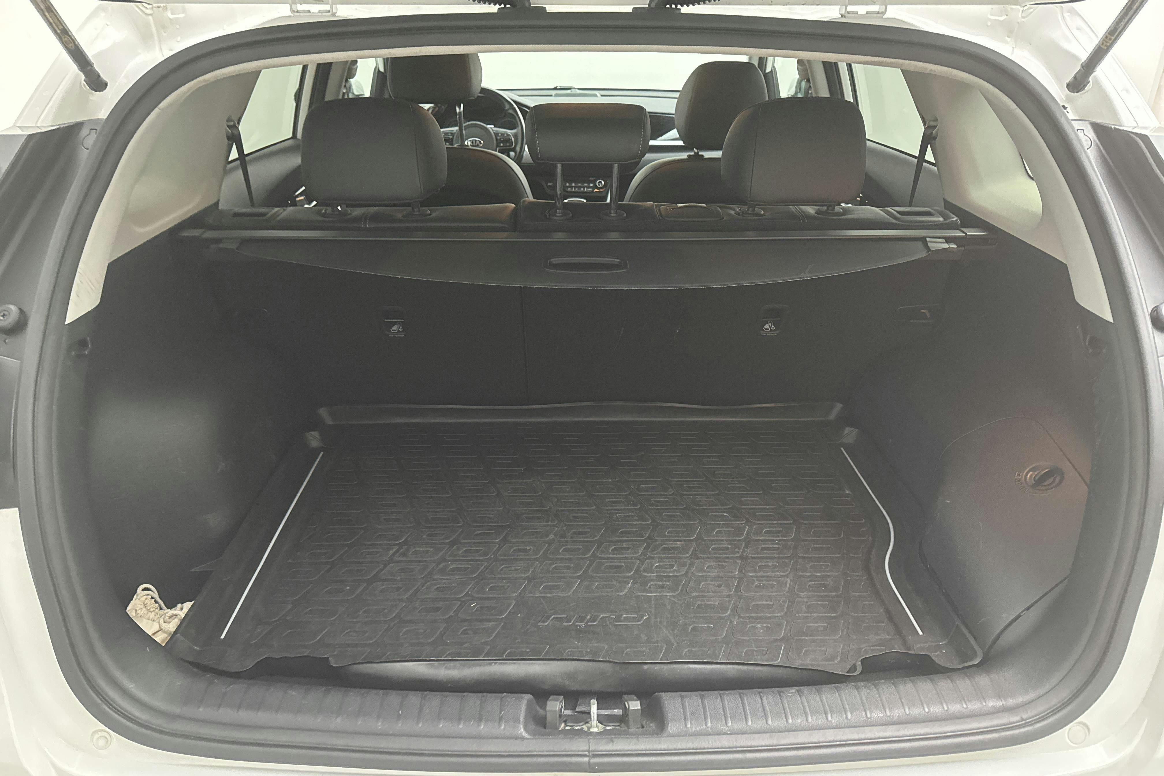 KIA Niro Plug-in Hybrid 1.6 (141hk) - 5 947 mil - Automat - vit - 2020