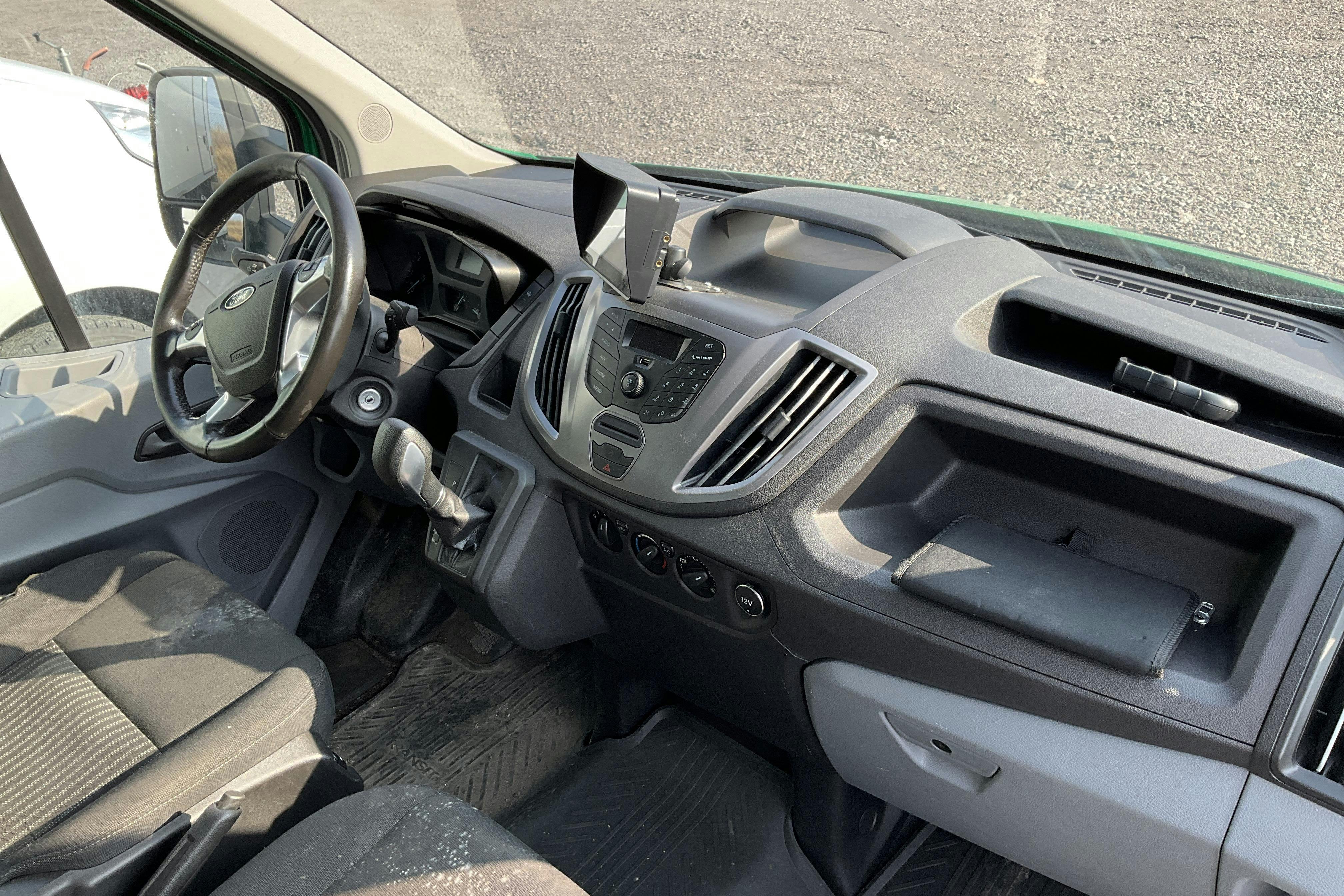 Ford Transit 350 2.0 TDCi 2WD Volymskåp (170hk) - 23 796 mil - Automat - grön - 2018