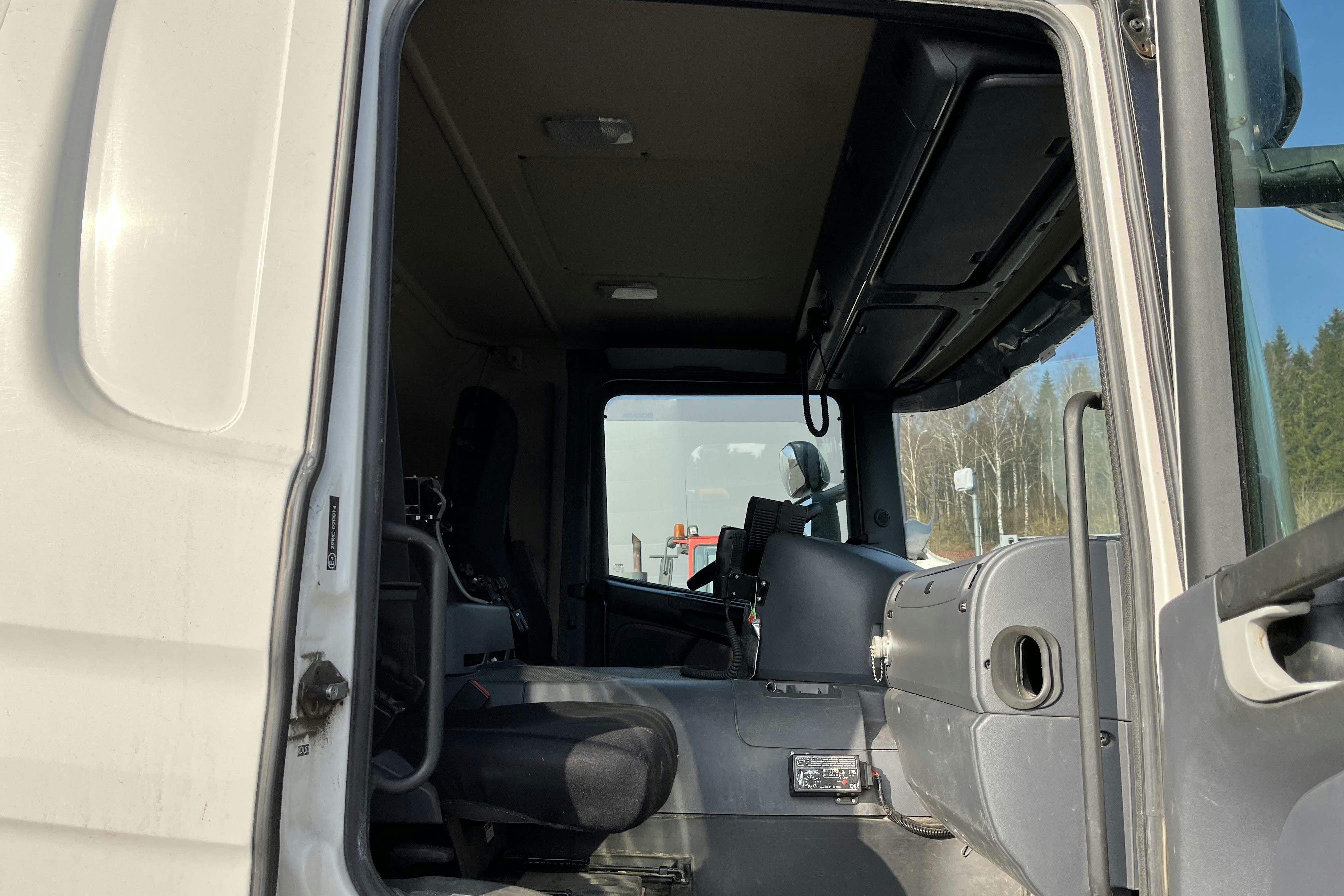 Scania P400 - 247 623 km - Automat - silver - 2012