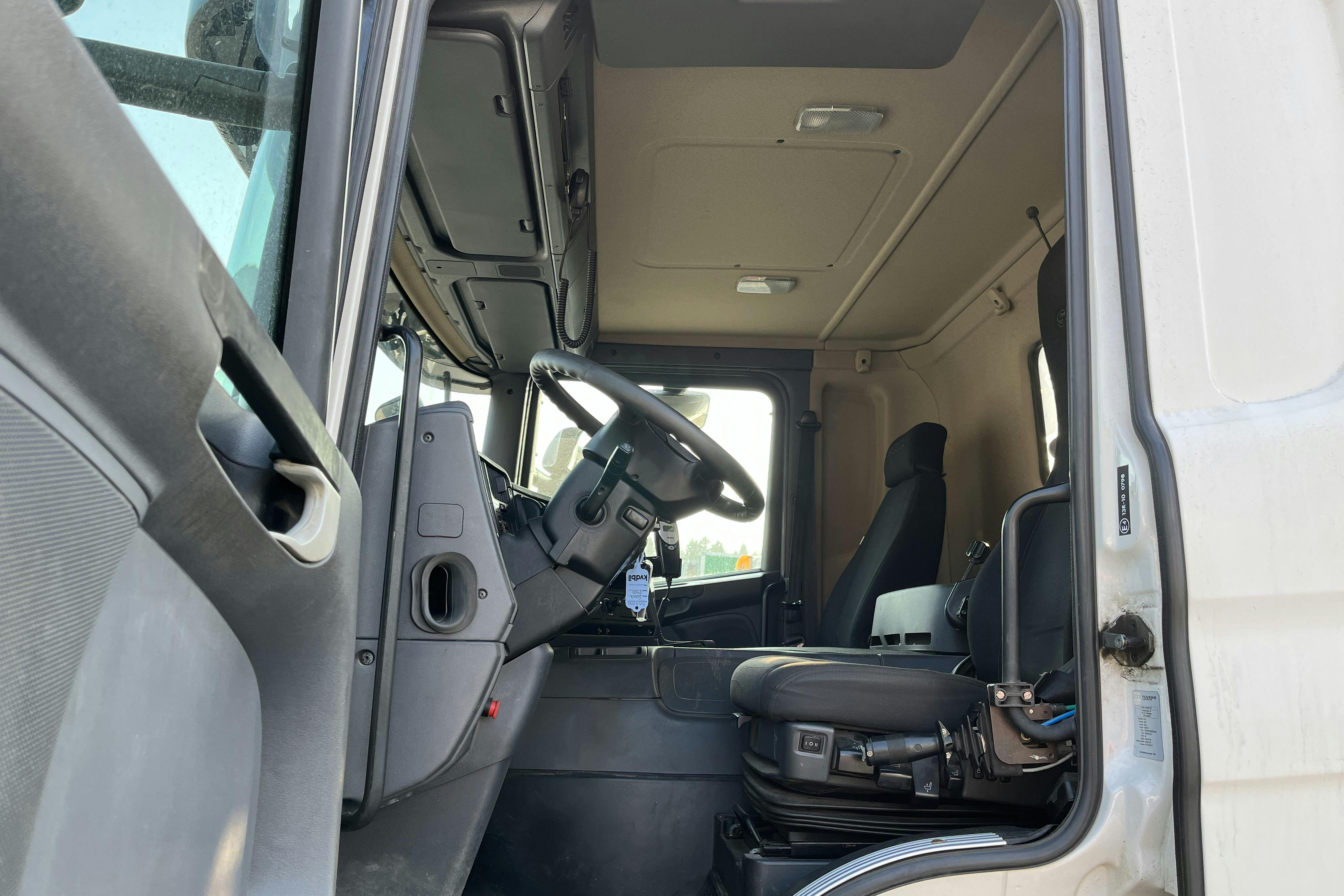Scania P400 - 247 623 km - Automat - silver - 2012
