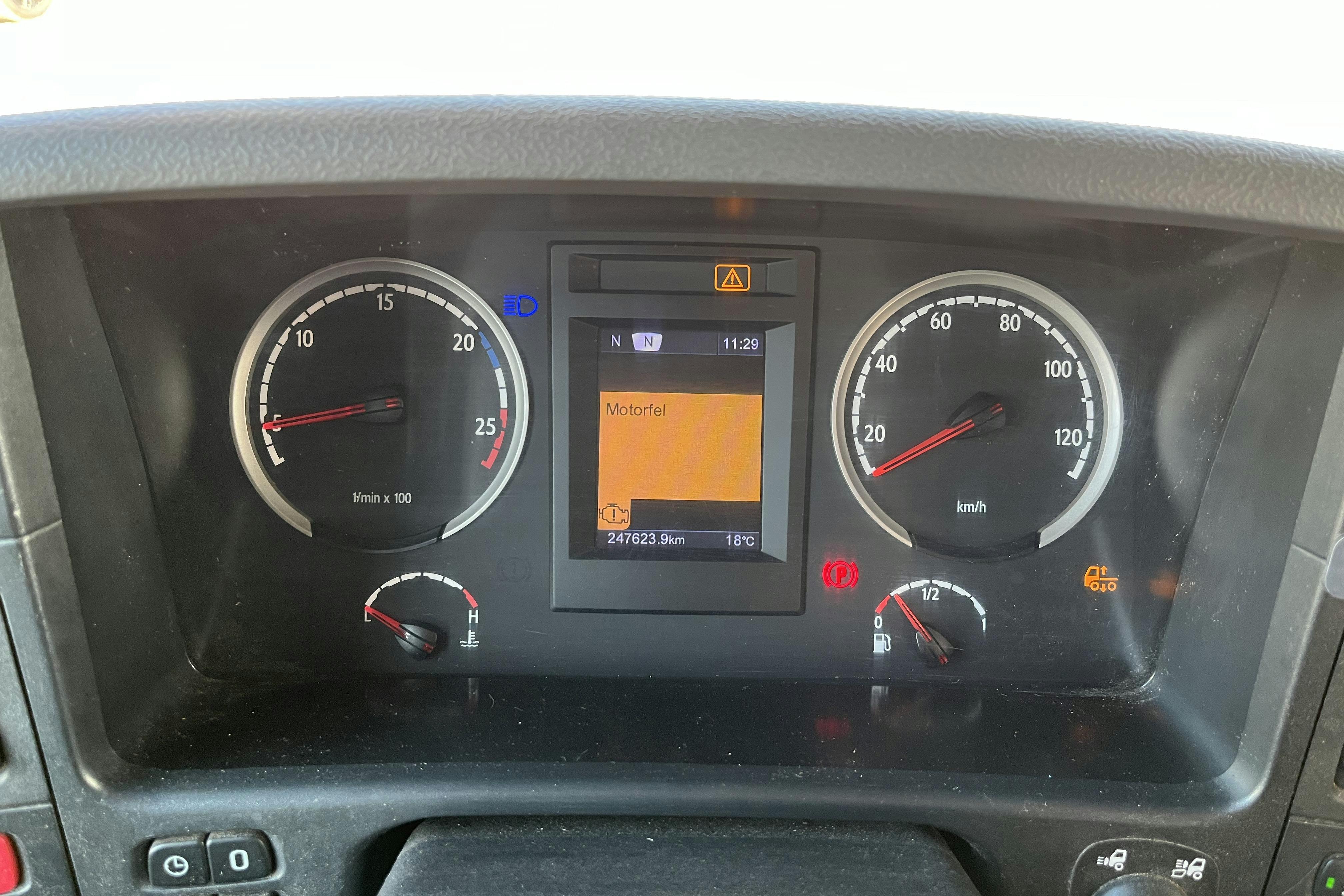 Scania P400 - 247 623 km - Automat - silver - 2012
