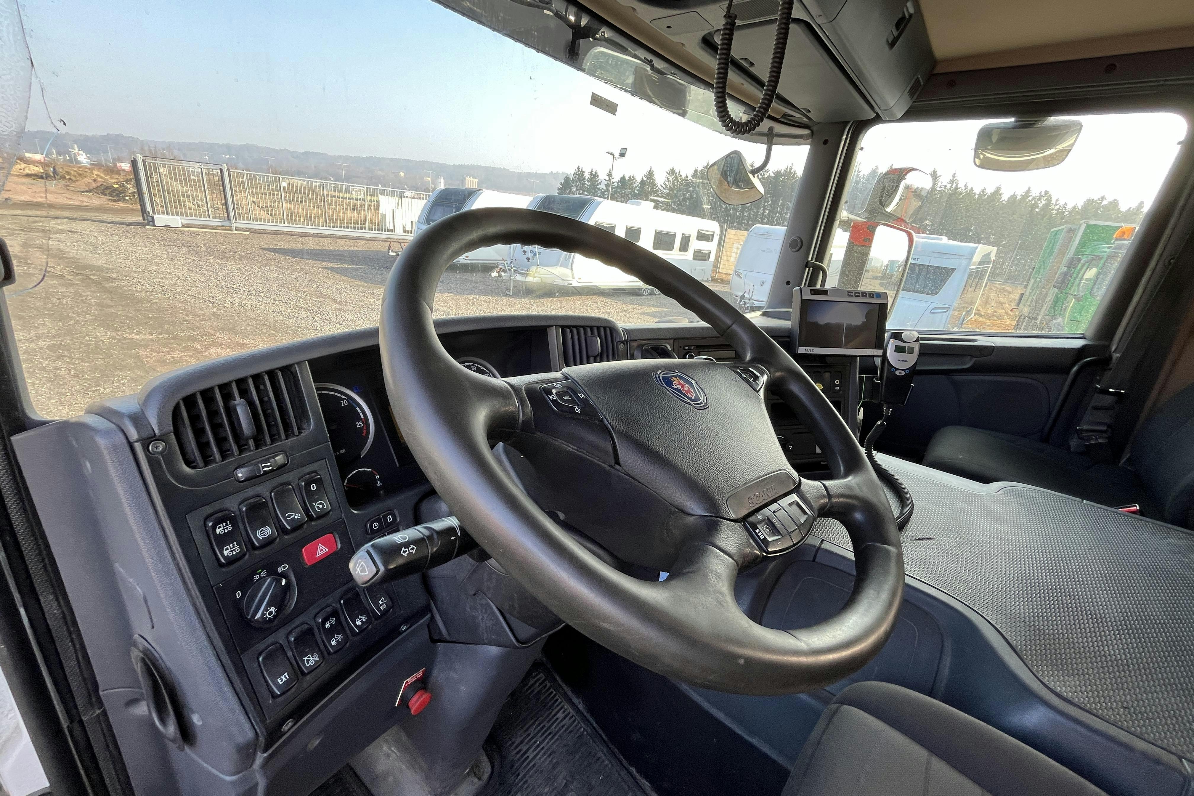 Scania P400 - 247 623 km - Automat - silver - 2012