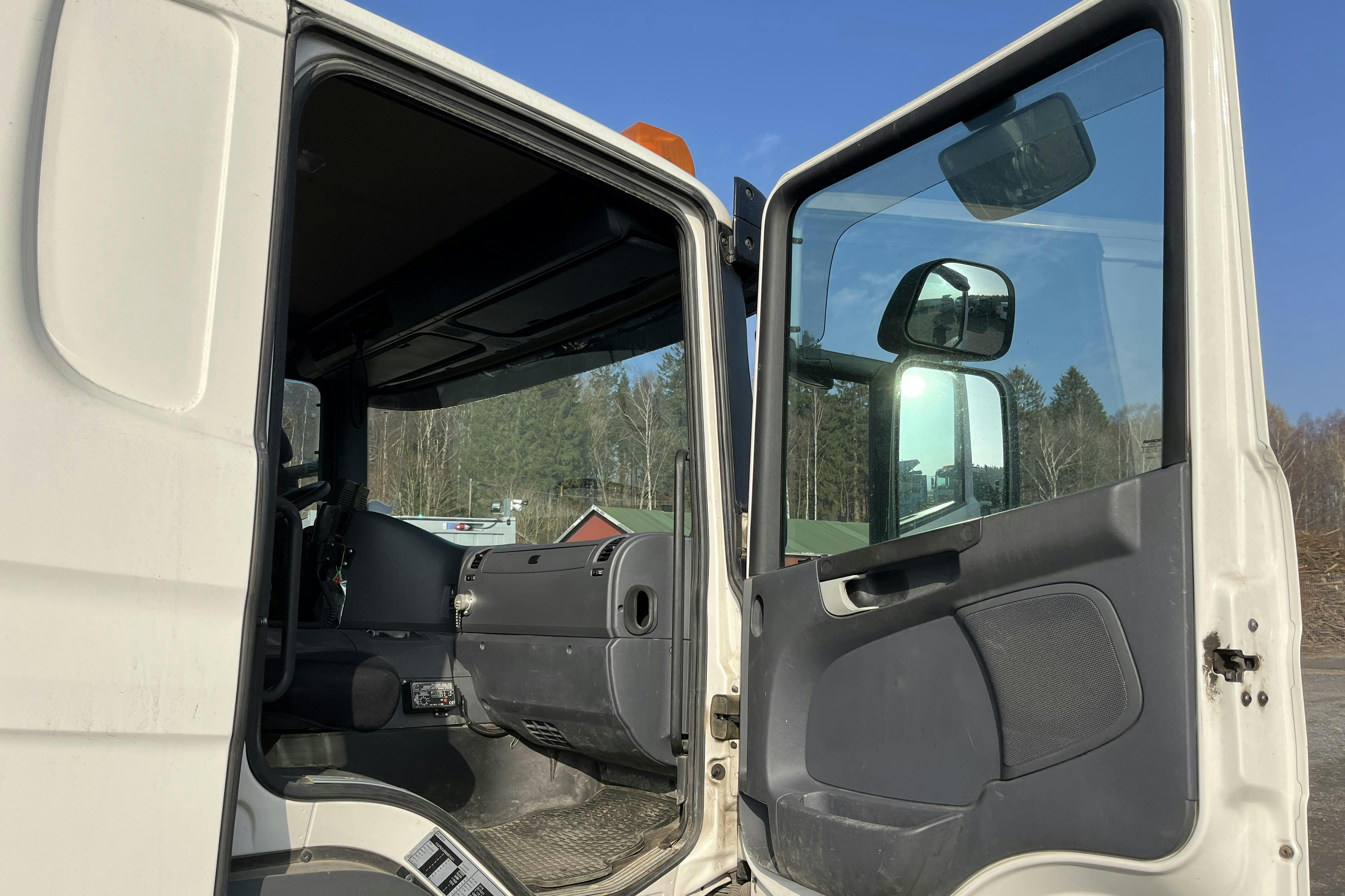 Scania P400 - 247 623 km - Automat - silver - 2012