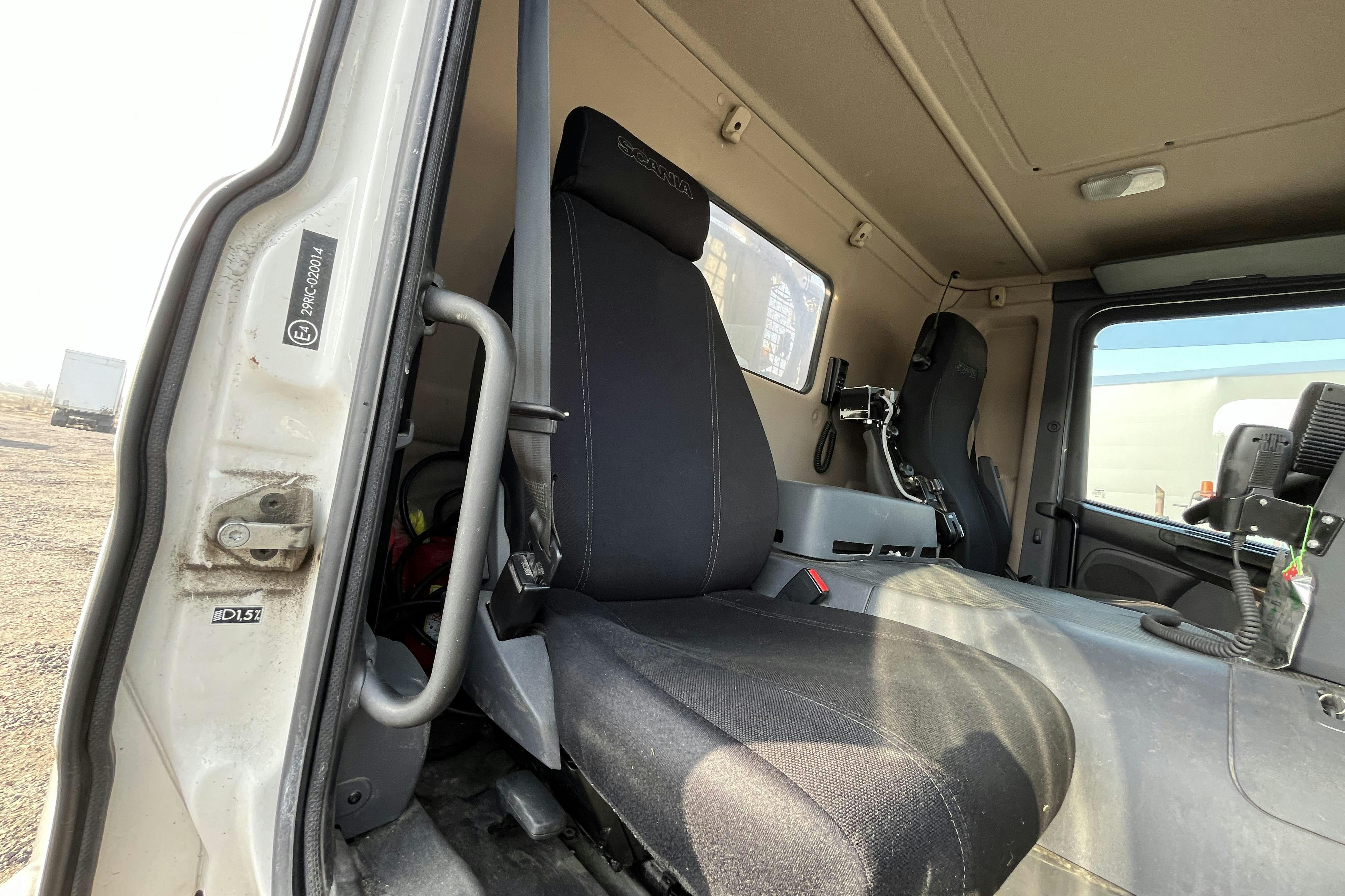 Scania P400 - 247 623 km - Automat - silver - 2012