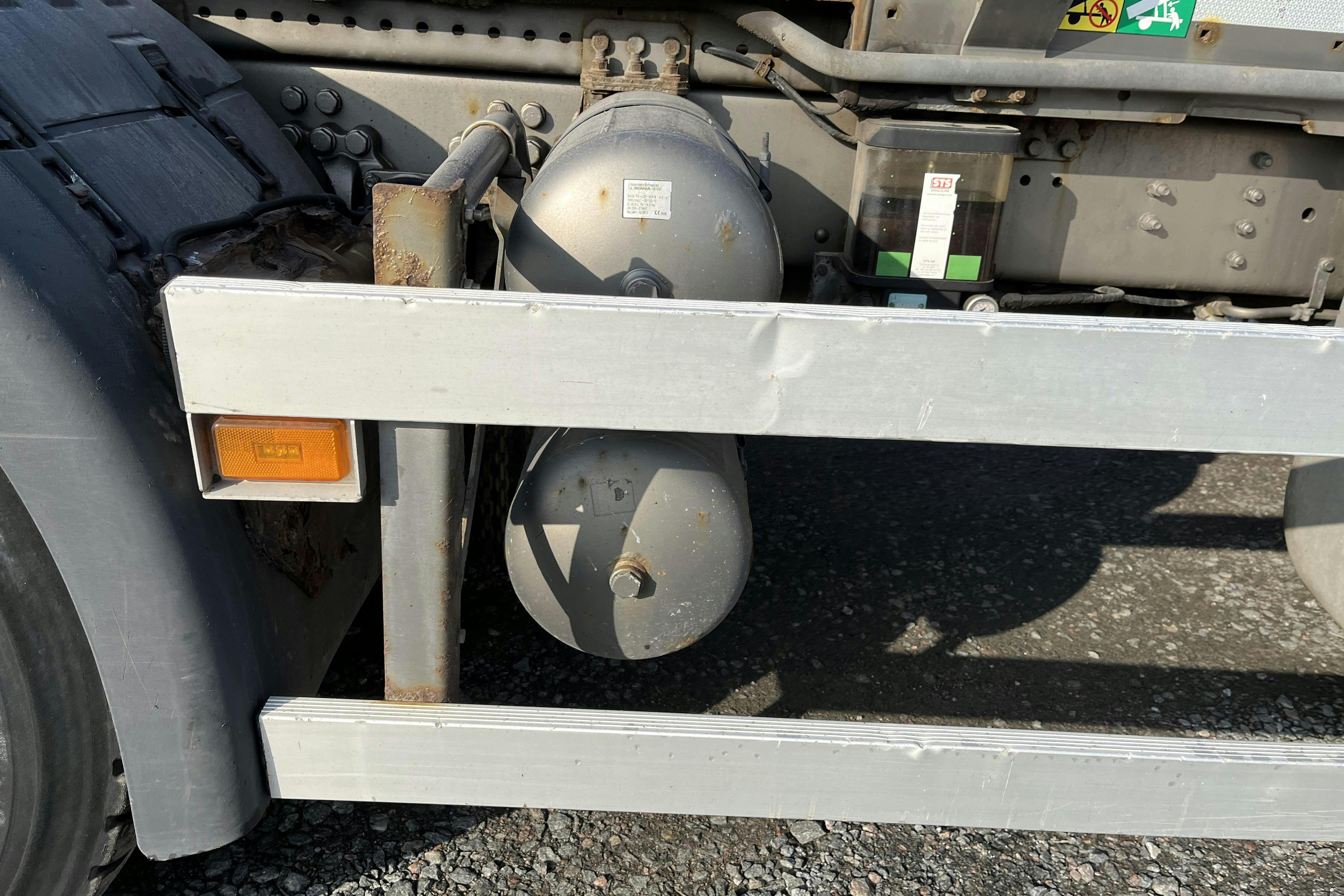 Scania P400 - 247 623 km - Automat - silver - 2012