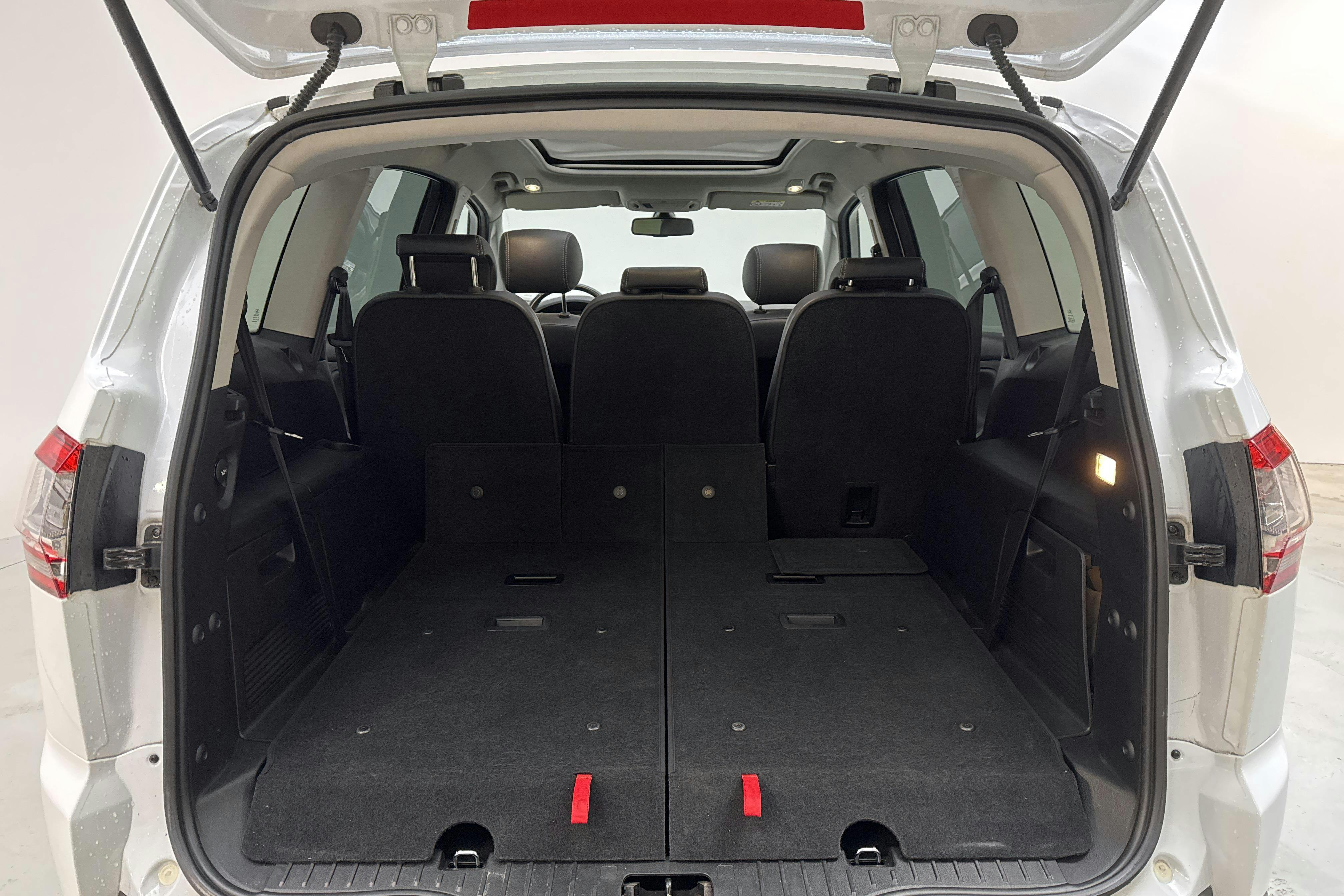 Ford S-MAX 2.0 Duratorq TDCi (140hk) - 9 900 mil - Automat - vit - 2015