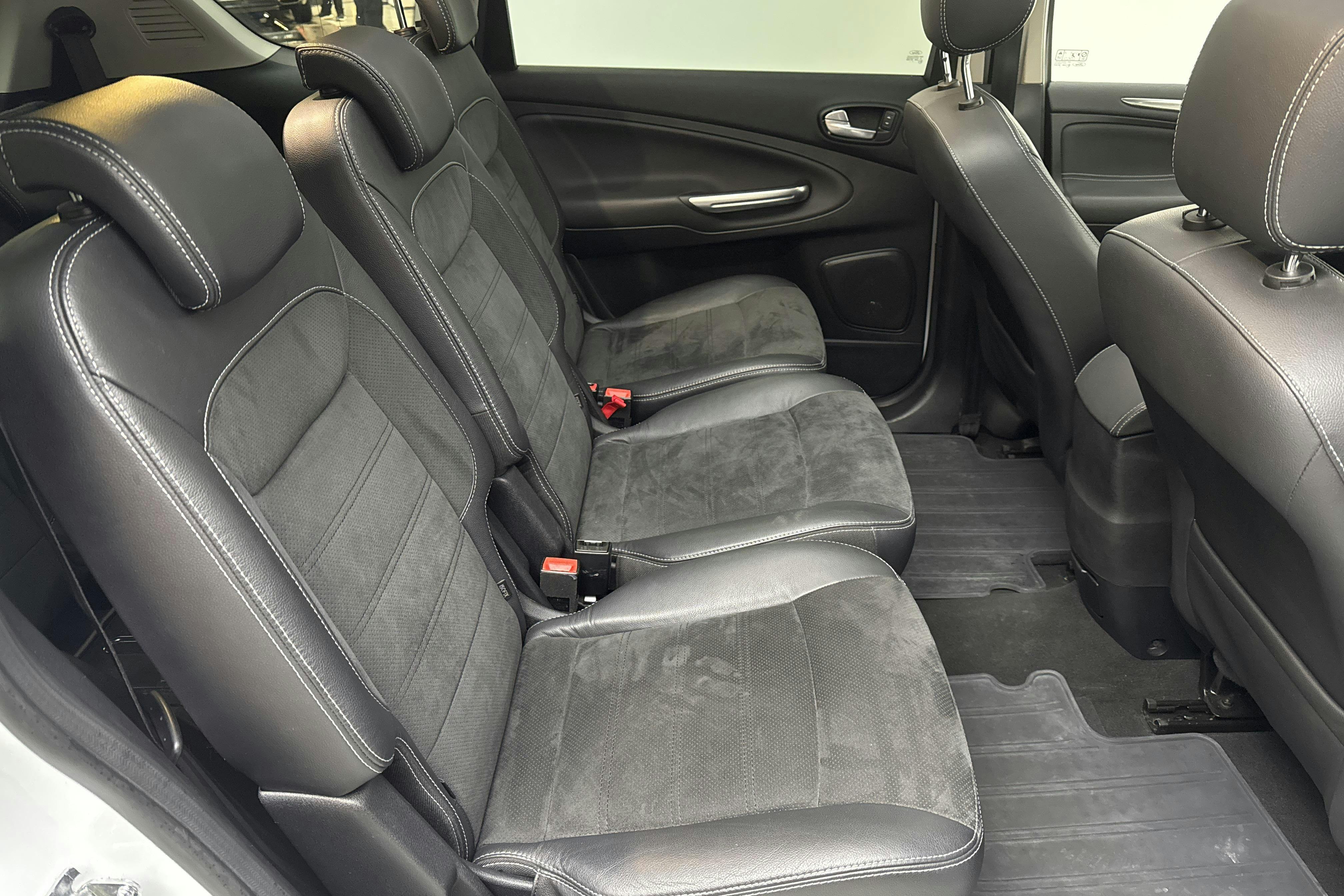 Ford S-MAX 2.0 Duratorq TDCi (140hk) - 9 900 mil - Automat - vit - 2015
