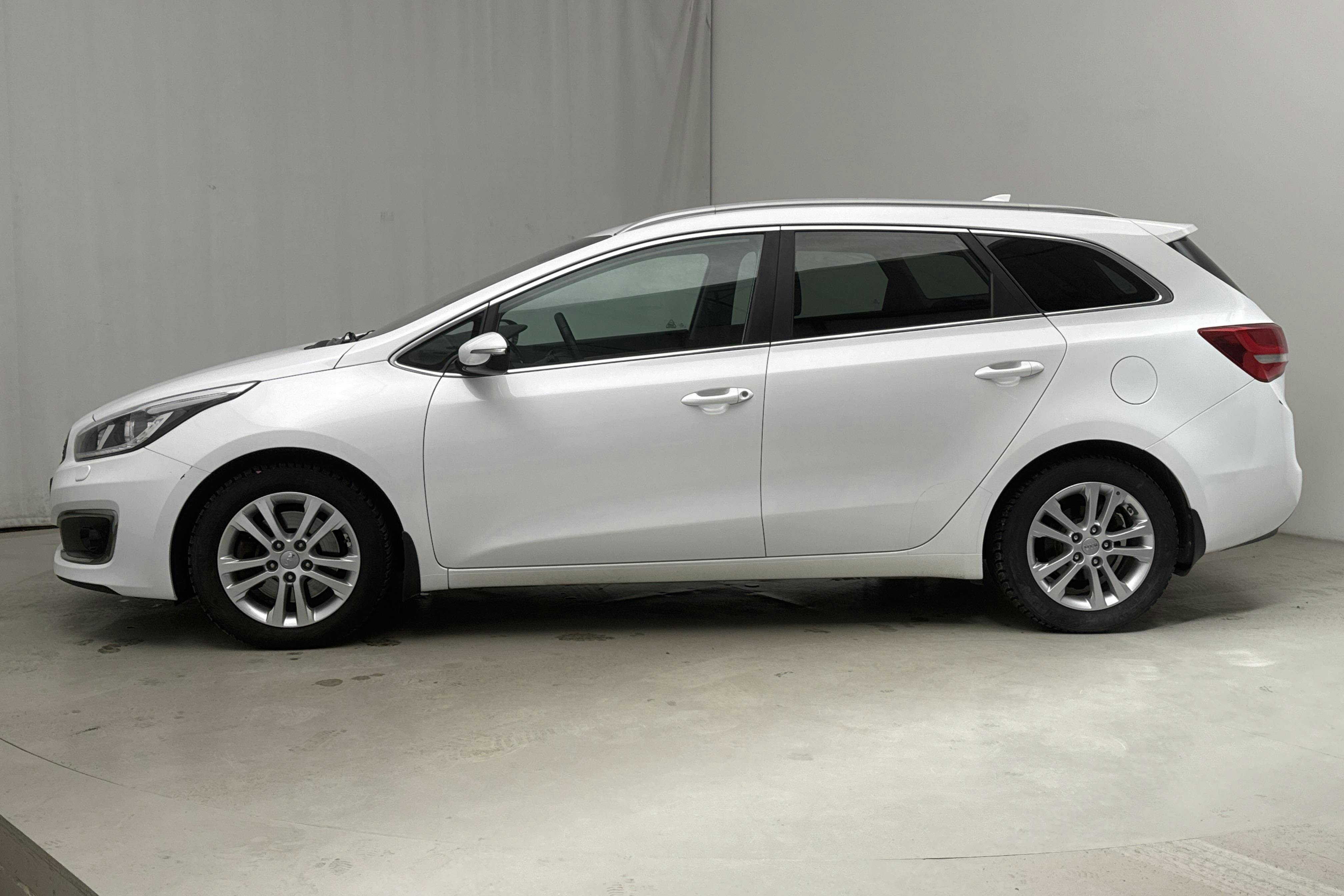 KIA Cee'd 1.6 SW (135hk) - 99 430 km - Manualna - biały - 2018