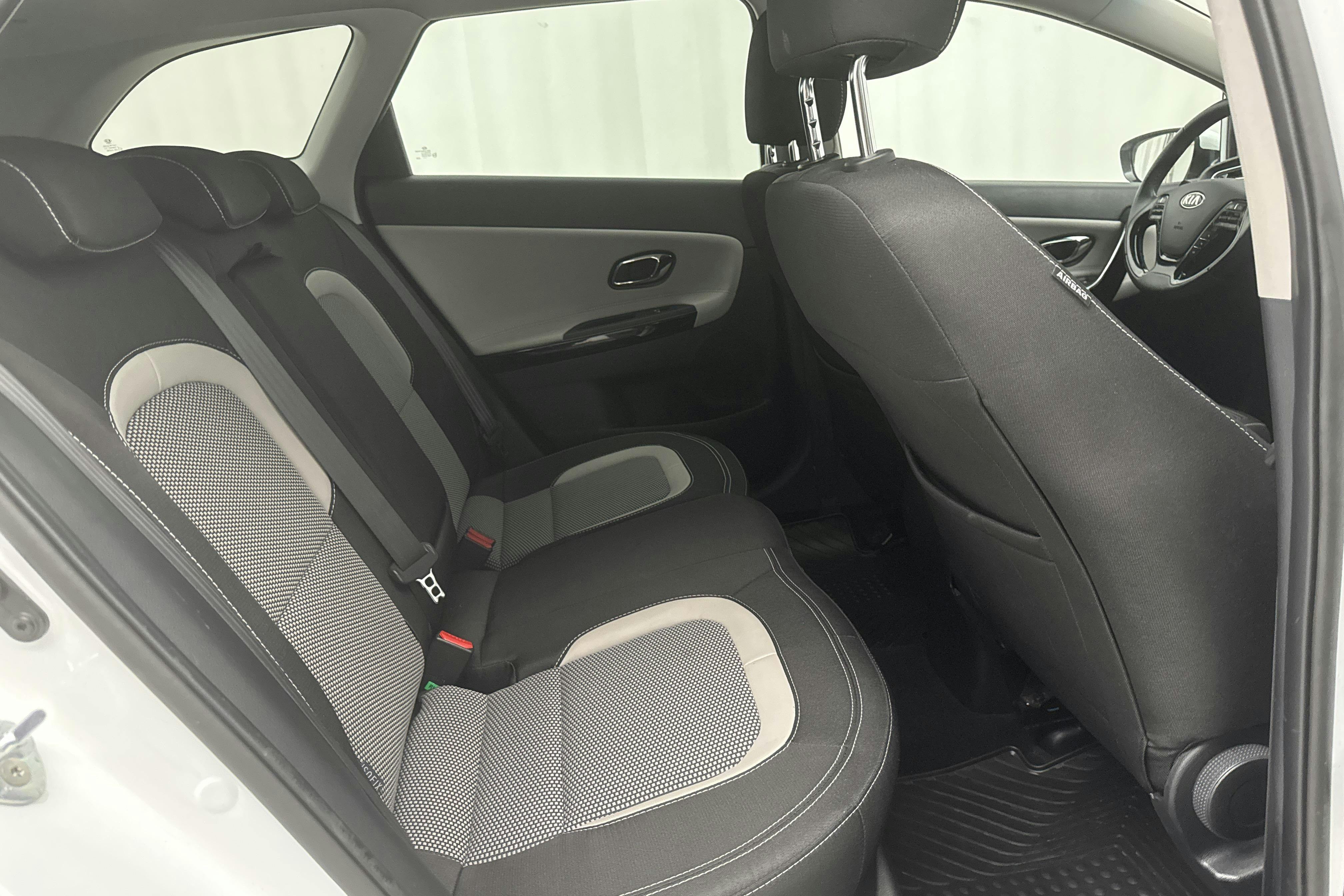 KIA Cee'd 1.6 SW (135hk) - 99 430 km - Manualna - biały - 2018