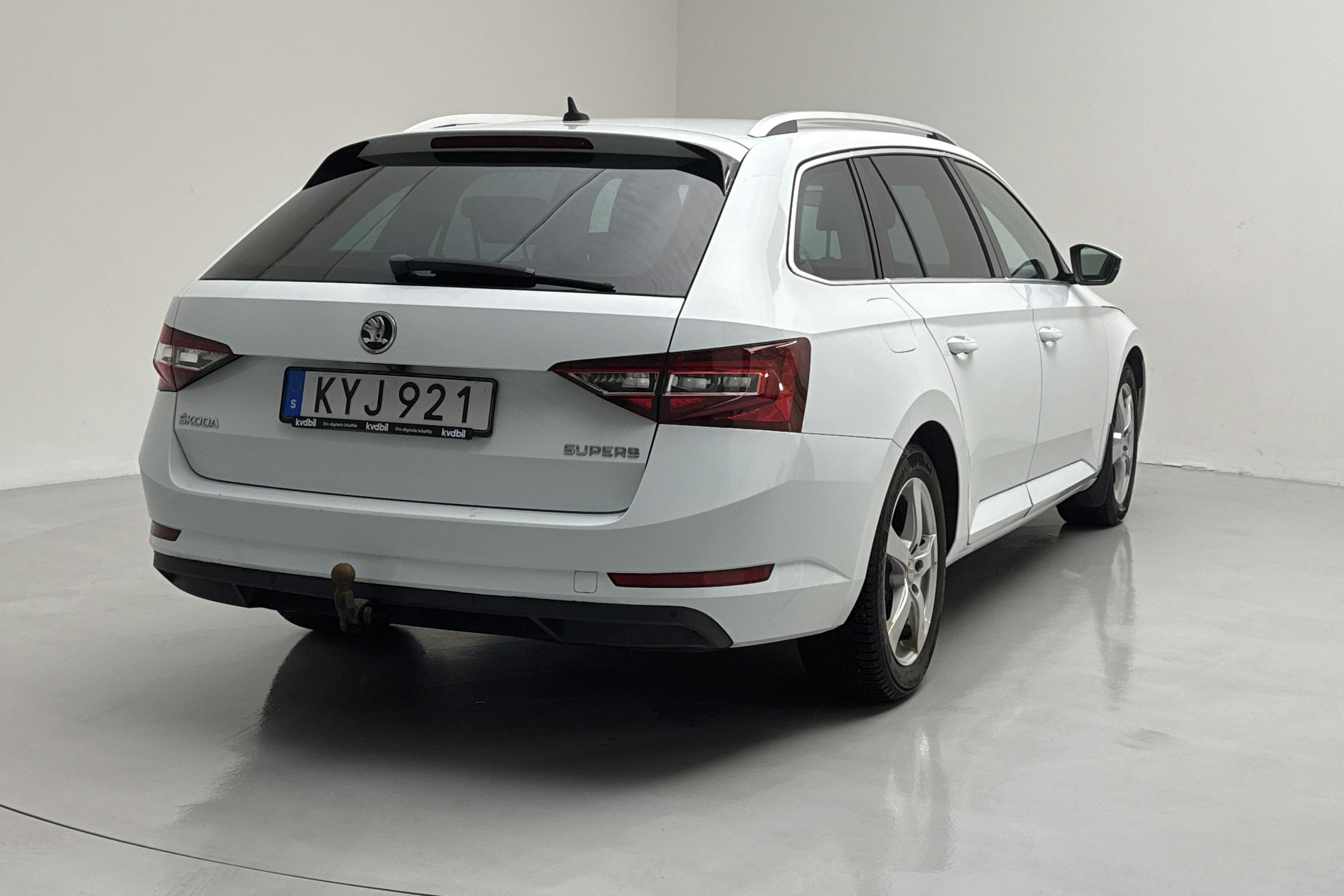 Skoda Superb 2.0 TDI Kombi (150hk) - 16 852 mil - Automat - vit - 2016