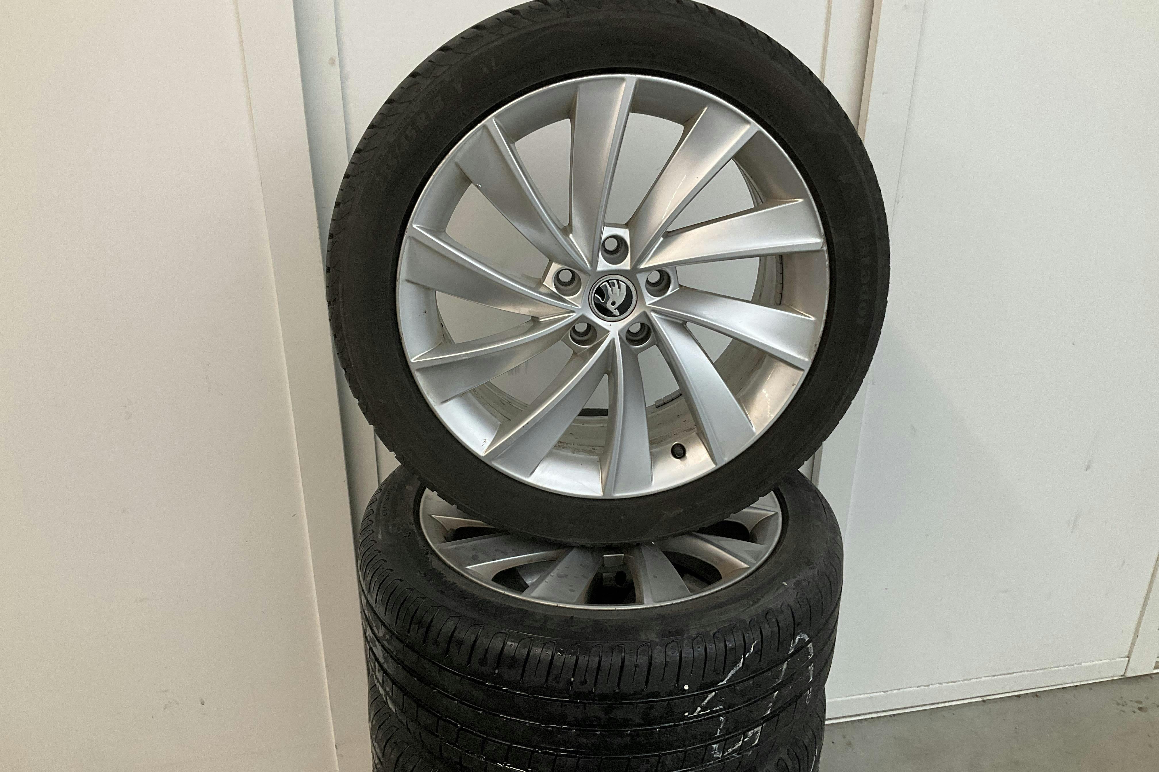 Skoda Superb 2.0 TDI Kombi (150hk) - 16 852 mil - Automat - vit - 2016