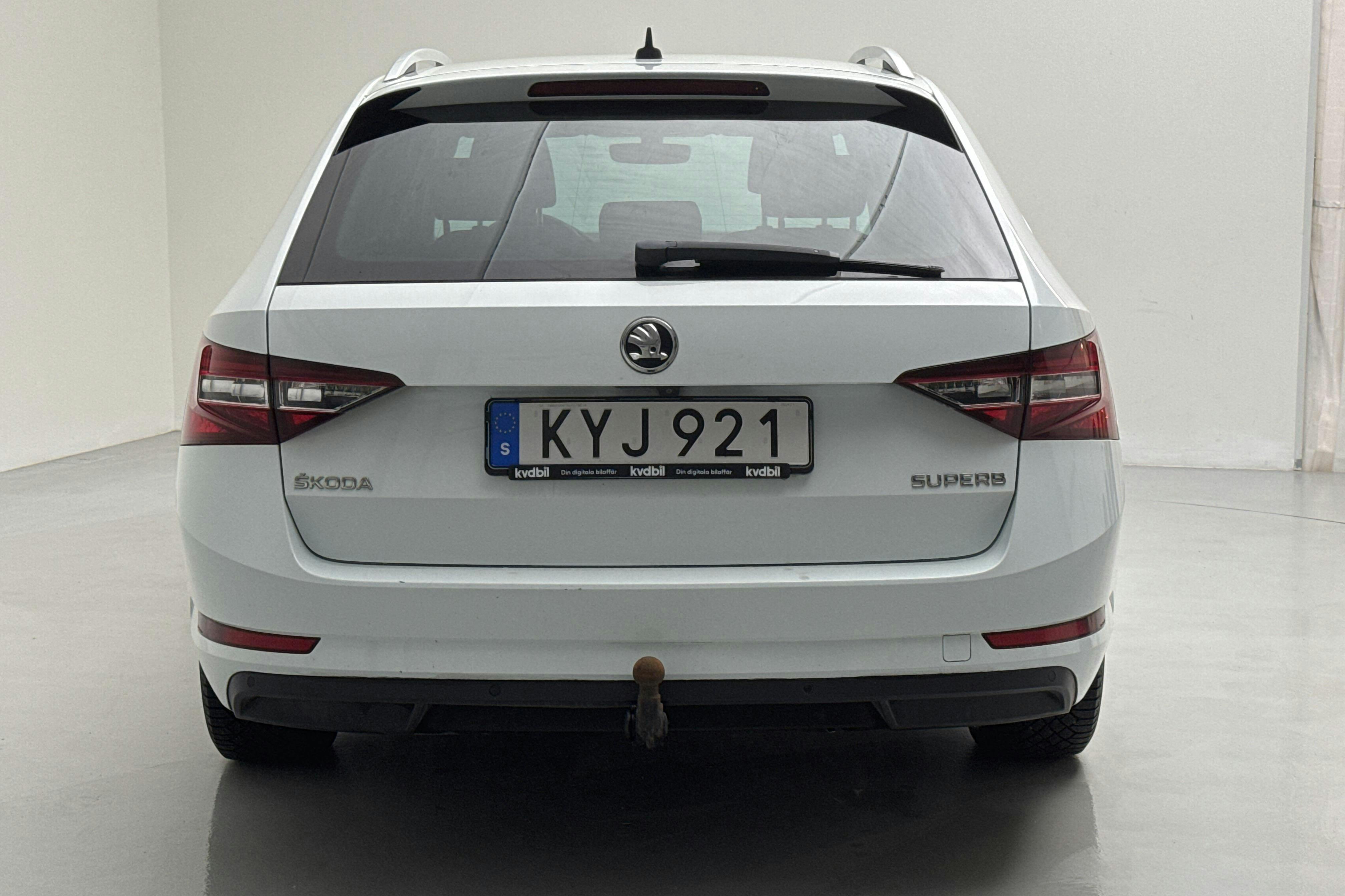 Skoda Superb 2.0 TDI Kombi (150hk) - 16 852 mil - Automat - vit - 2016