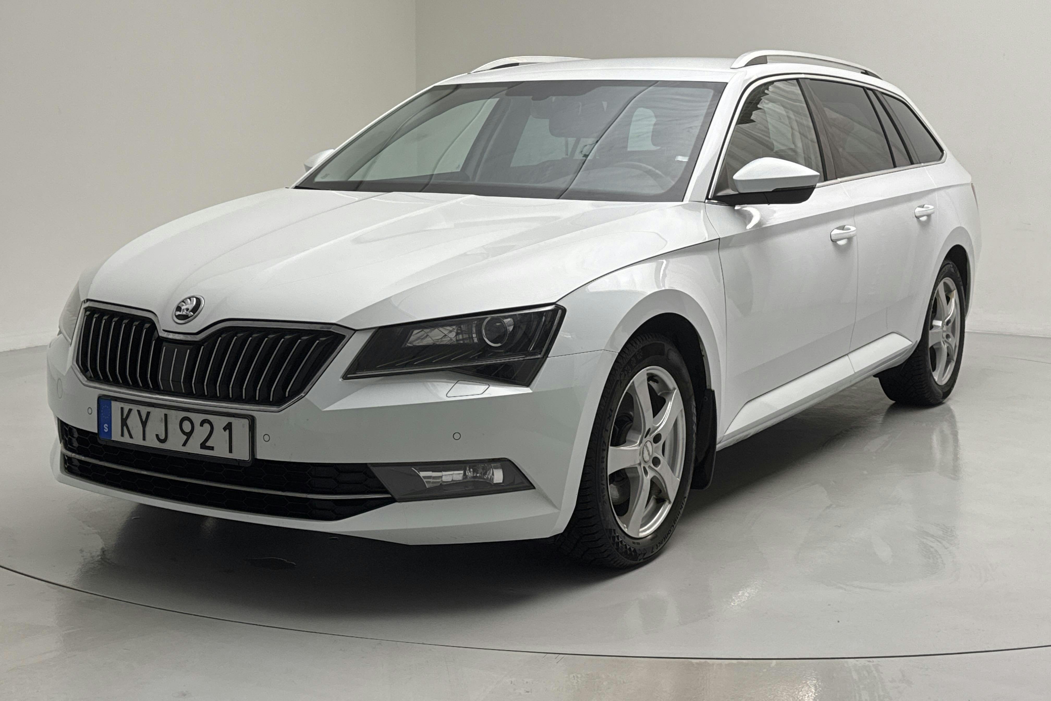 Skoda Superb 2.0 TDI Kombi (150hk) - 16 852 mil - Automat - vit - 2016