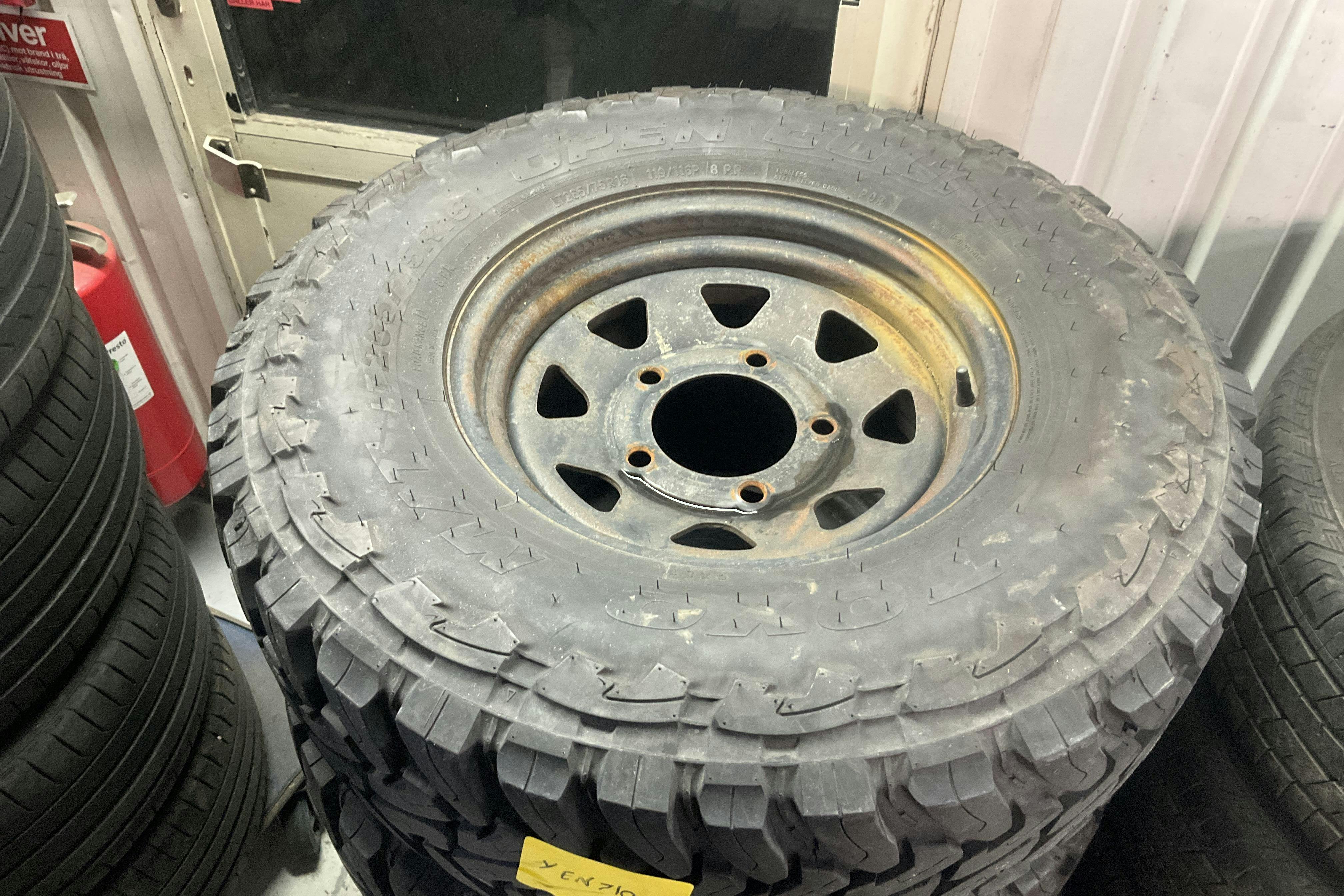Land Rover Defender 110 SW (122hk) - 13 627 mil - Manuell - vit - 2010