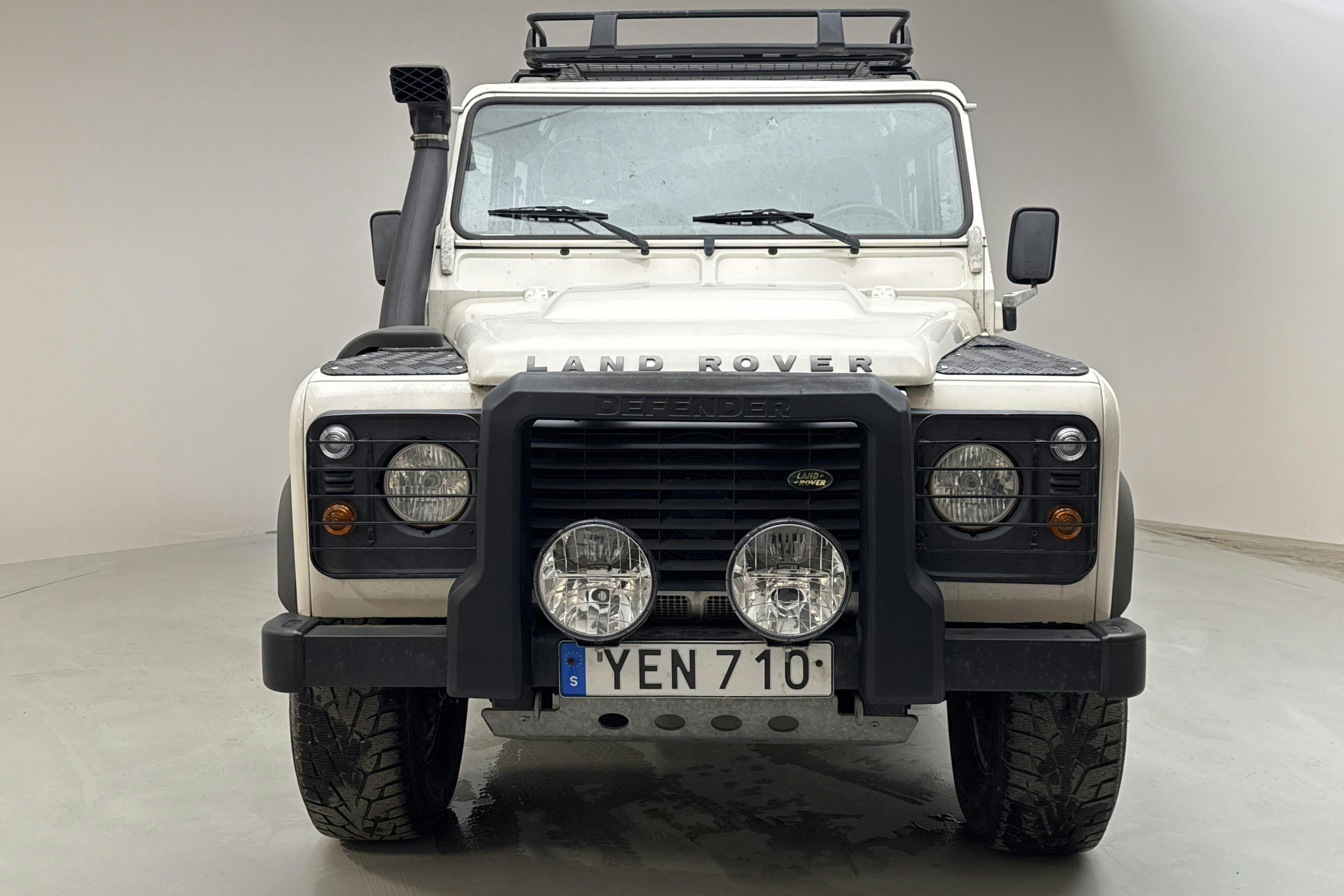 Land Rover Defender 110 SW (122hk) - 13 627 mil - Manuell - vit - 2010