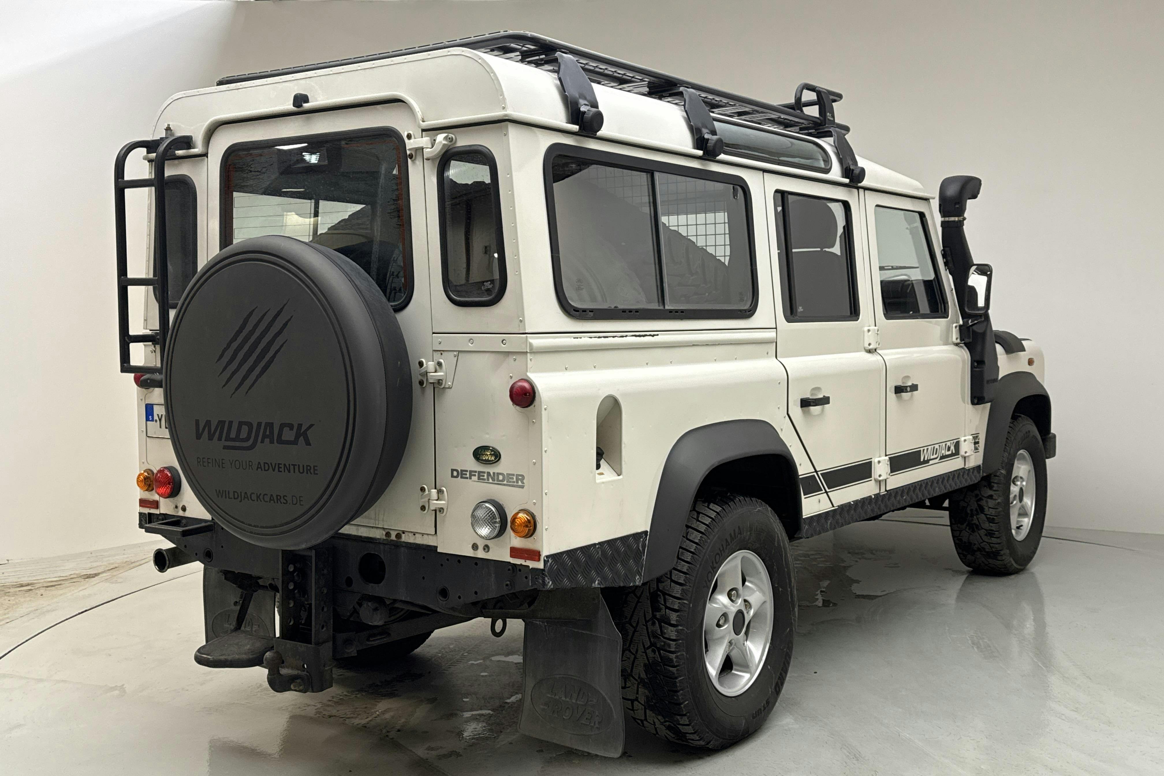 Land Rover Defender 110 SW (122hk) - 13 627 mil - Manuell - vit - 2010