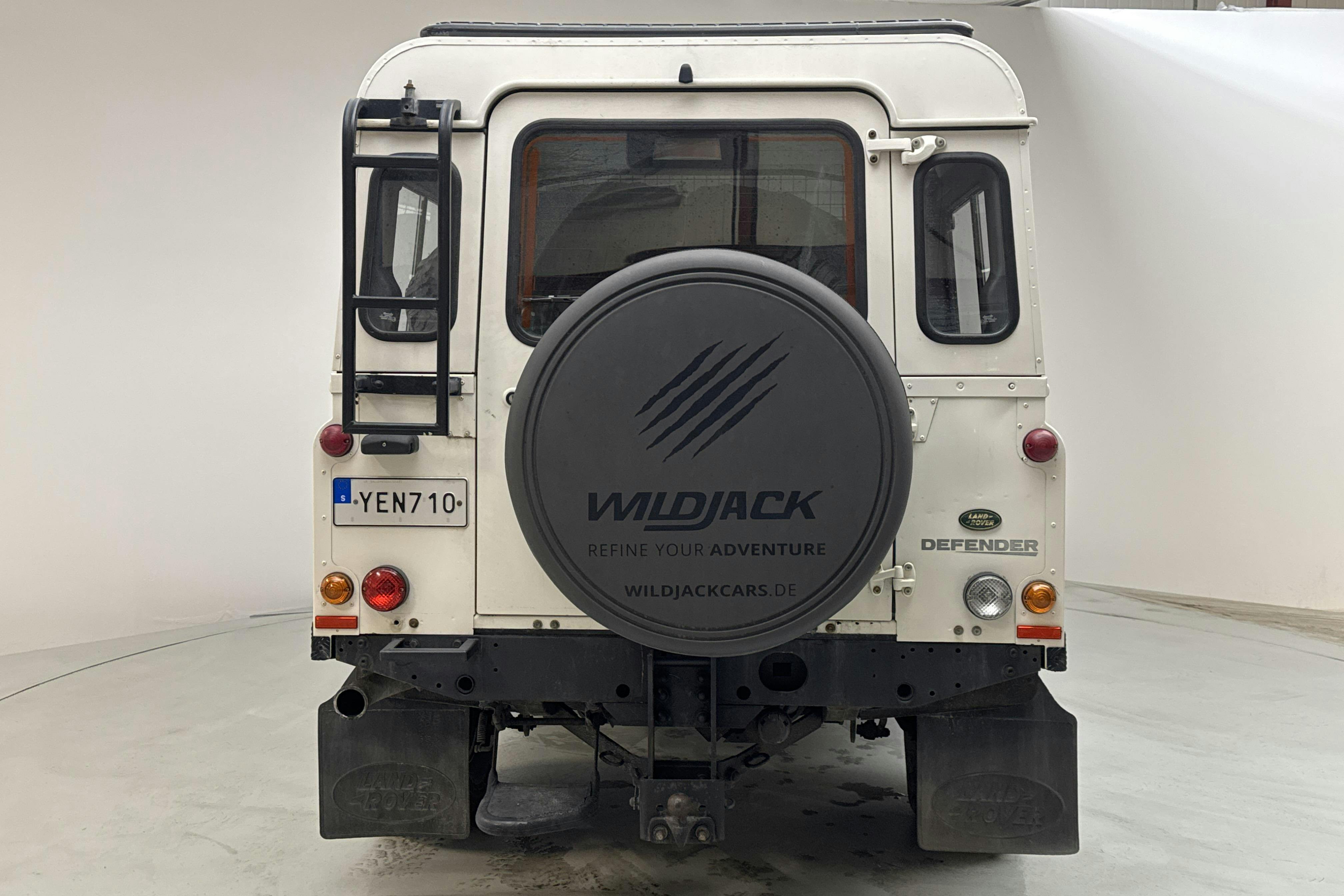 Land Rover Defender 110 SW (122hk) - 13 627 mil - Manuell - vit - 2010