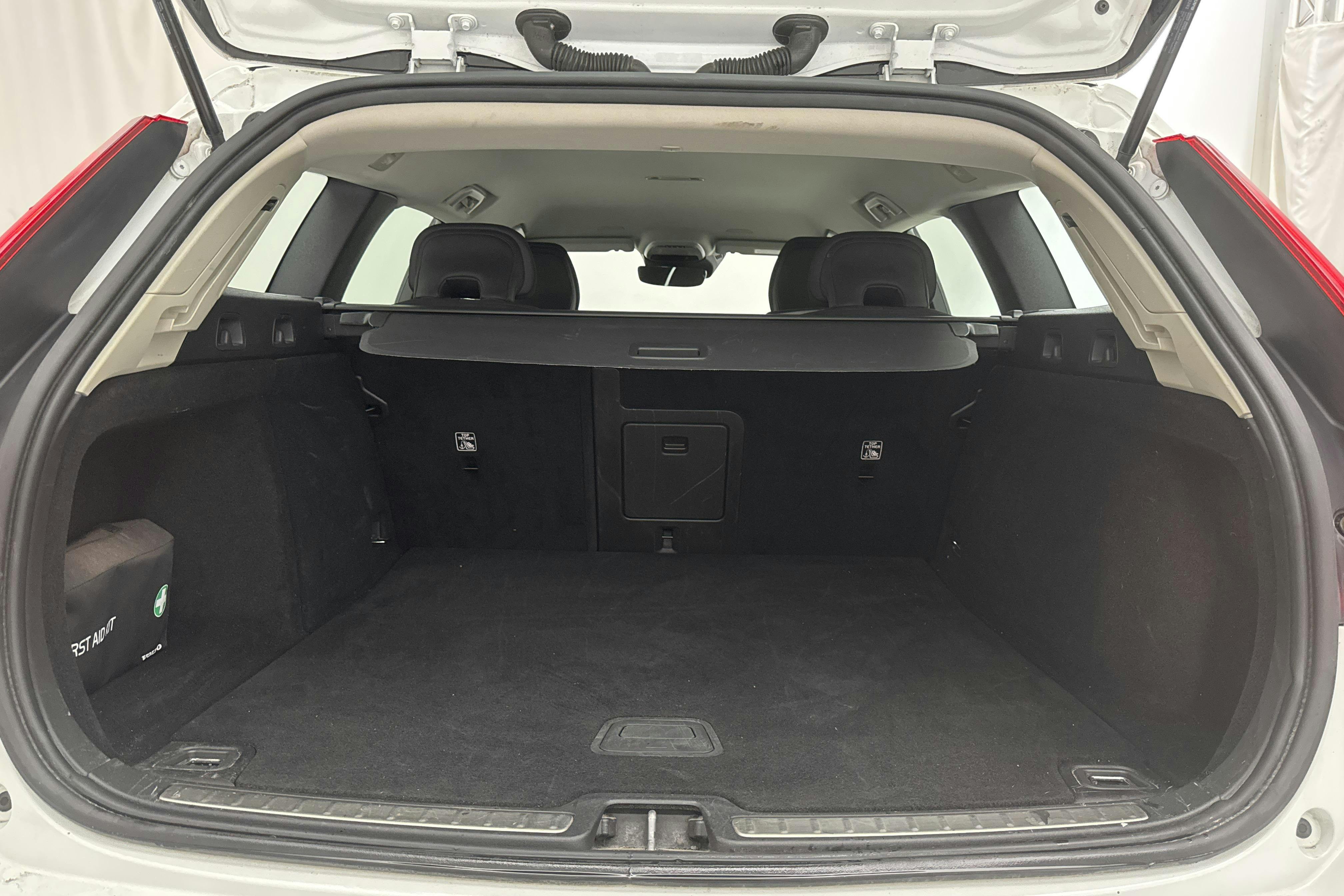 Volvo V60 D4 Cross Country AWD (190hk) - 87 660 km - Automaattinen - valkoinen - 2020