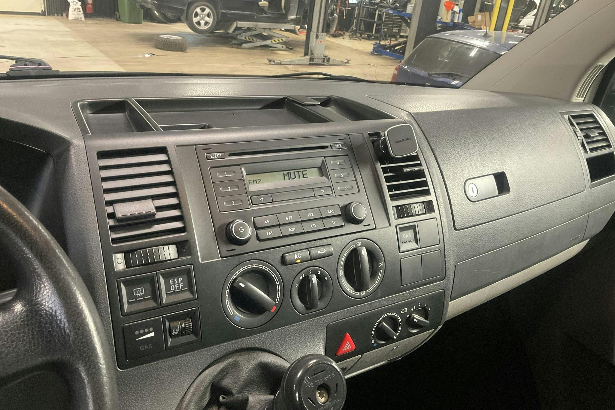 VW Transporter T5 2.0 Ecofuel (115hk) - 11 808 mil - Manuell - vit - 2008