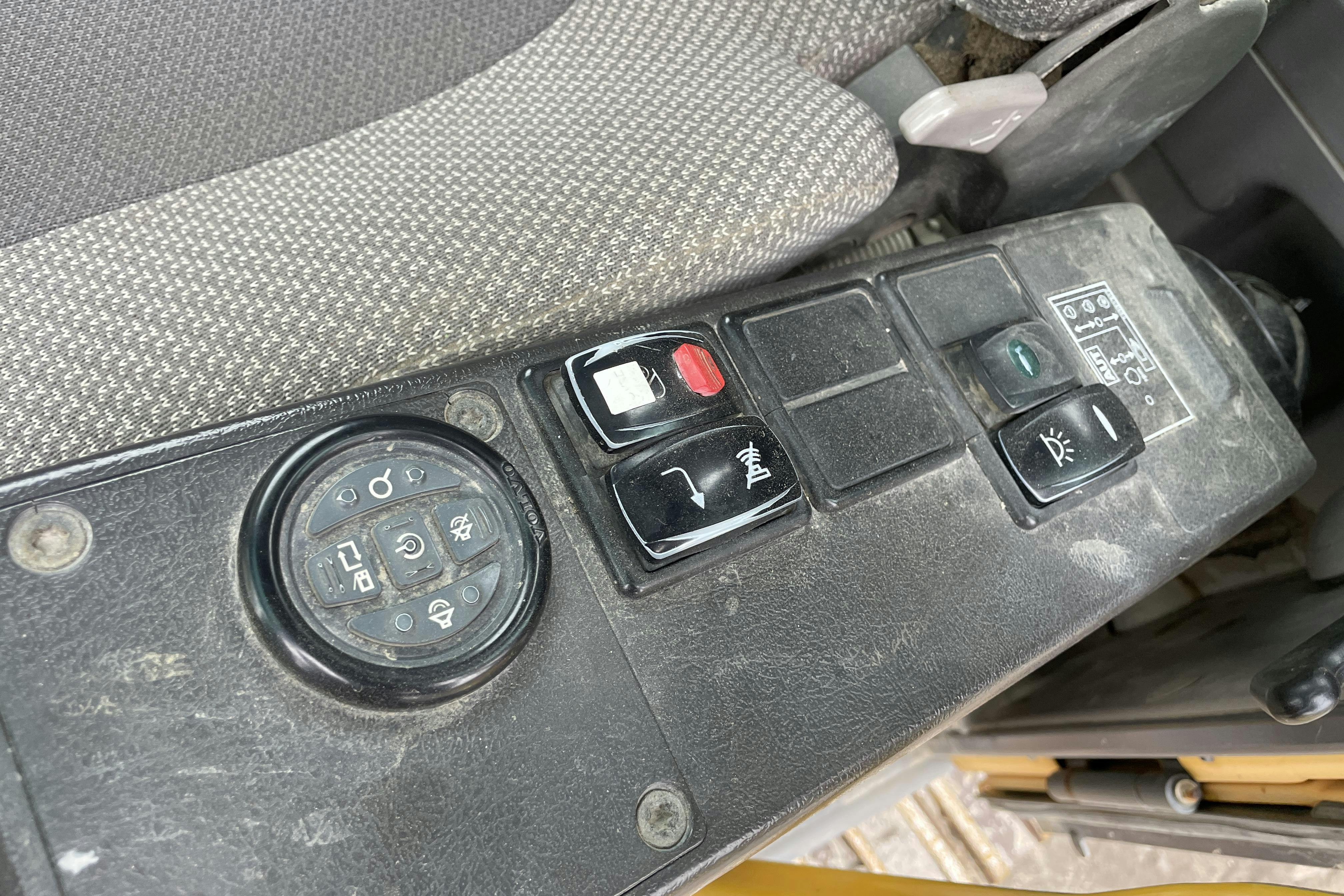 VOLVO EC240 CL bandgrävare -  - 2010