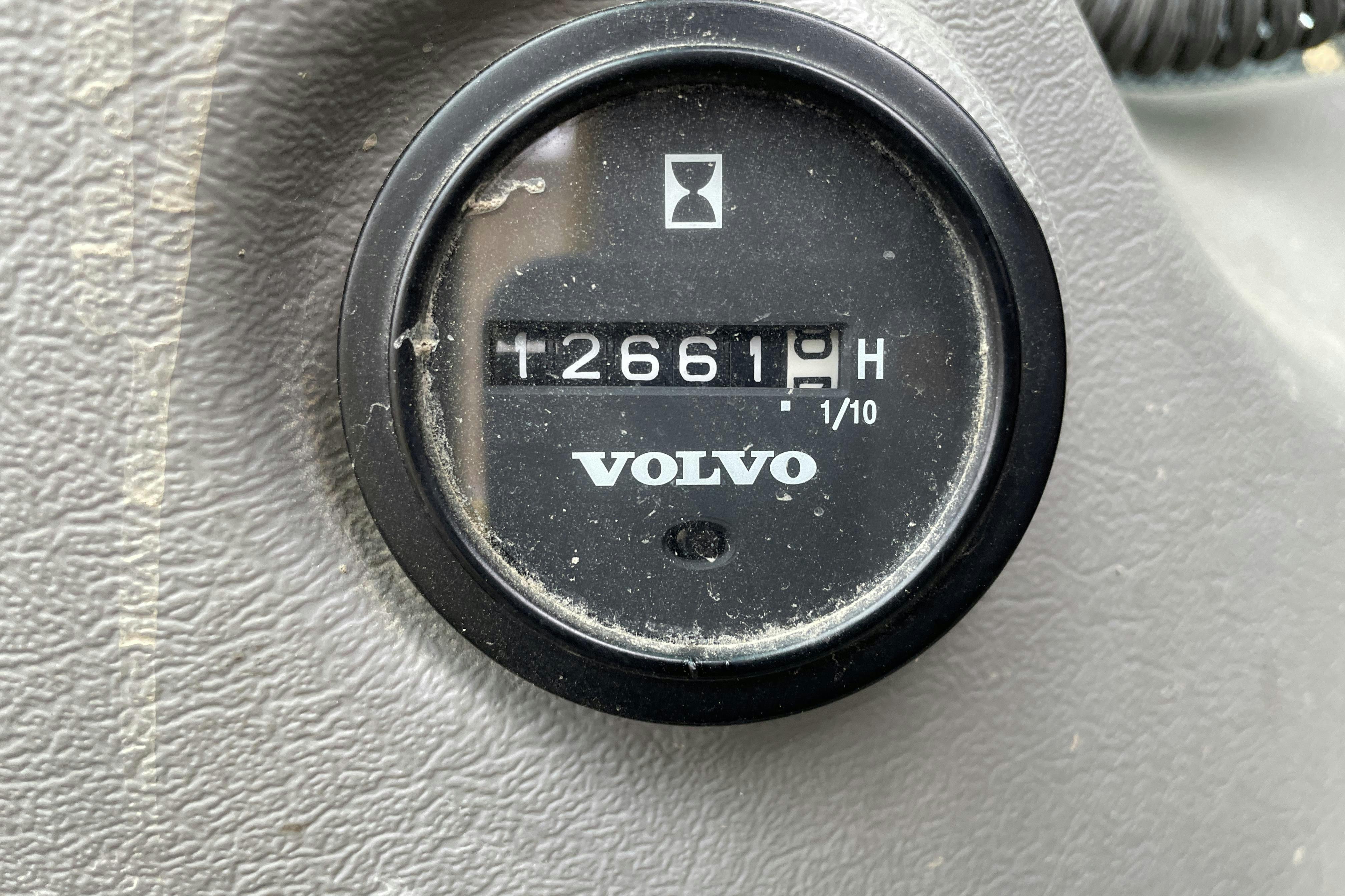 VOLVO EC240 CL bandgrävare -  - 2010