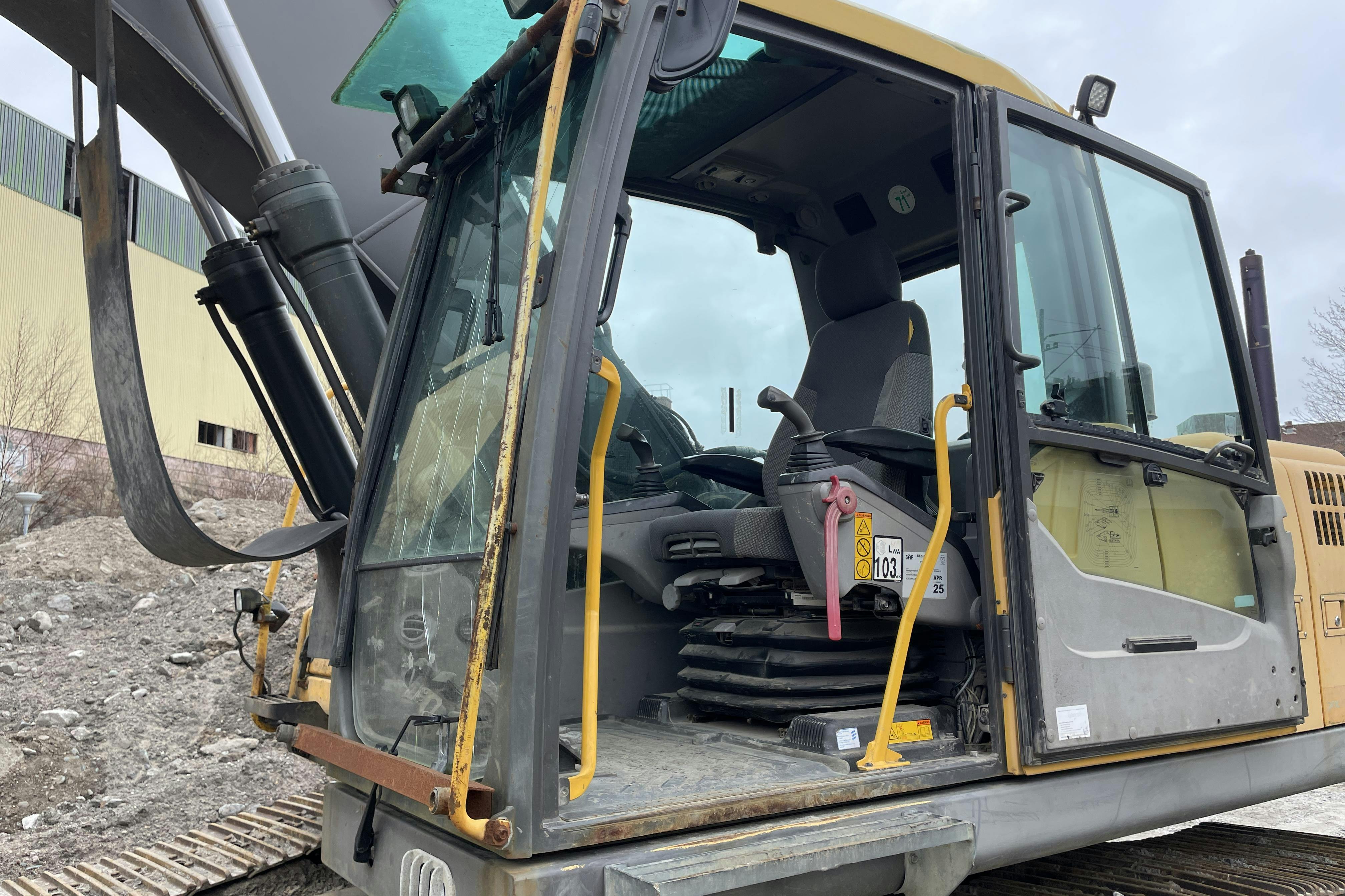 VOLVO EC240 CL bandgrävare -  - 2010