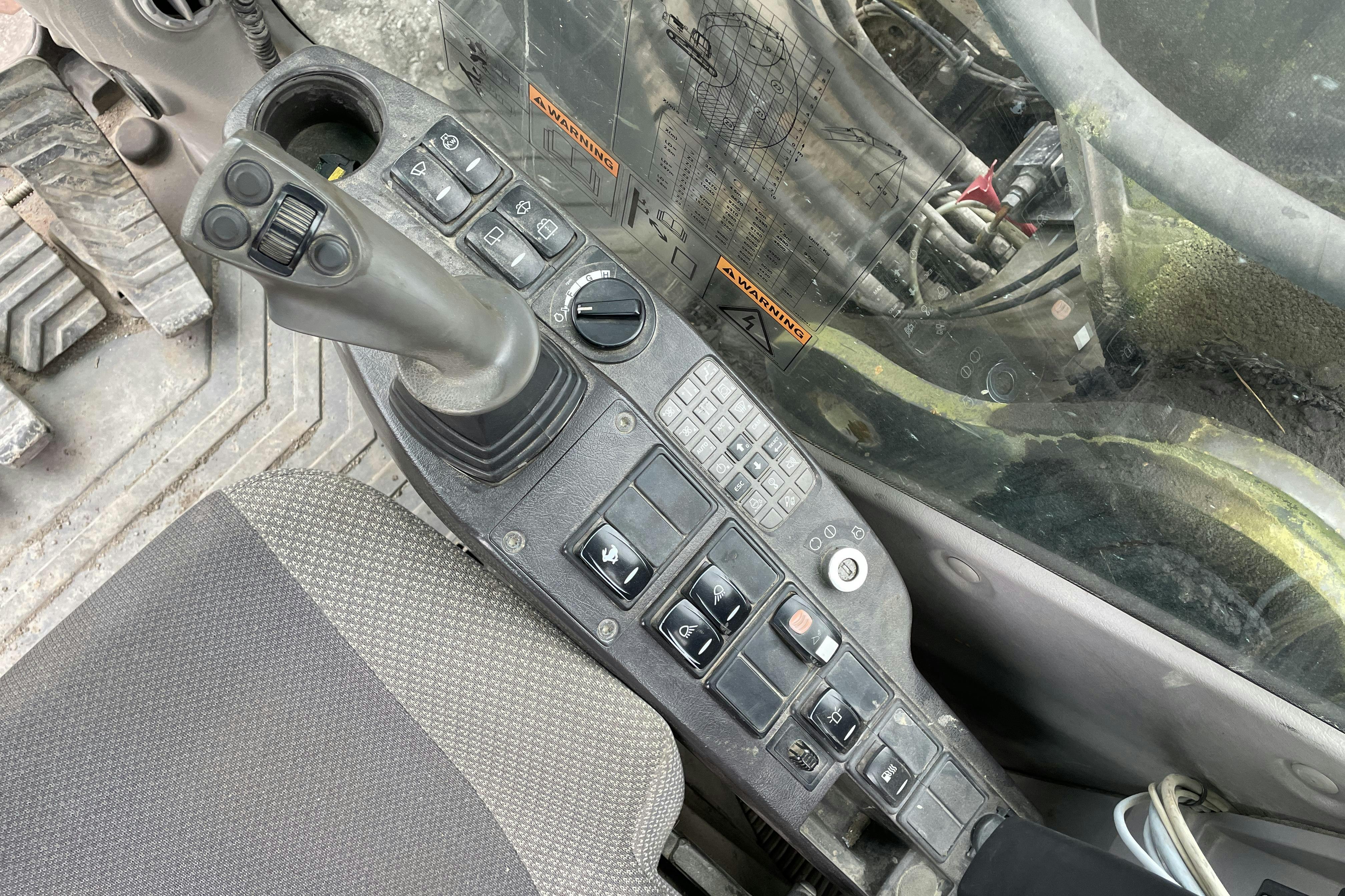 VOLVO EC240 CL bandgrävare -  - 2010