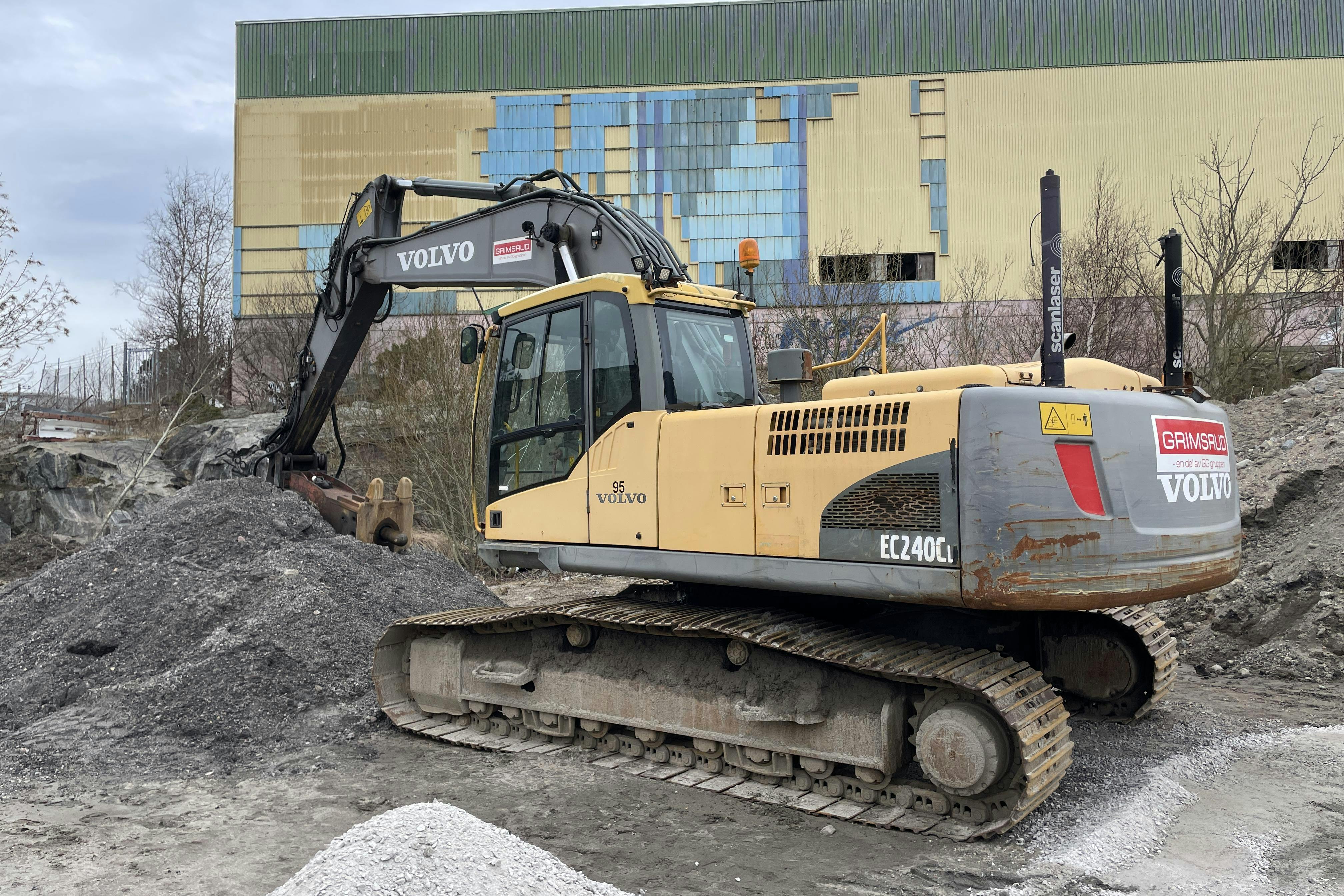 VOLVO EC240 CL bandgrävare -  - 2010