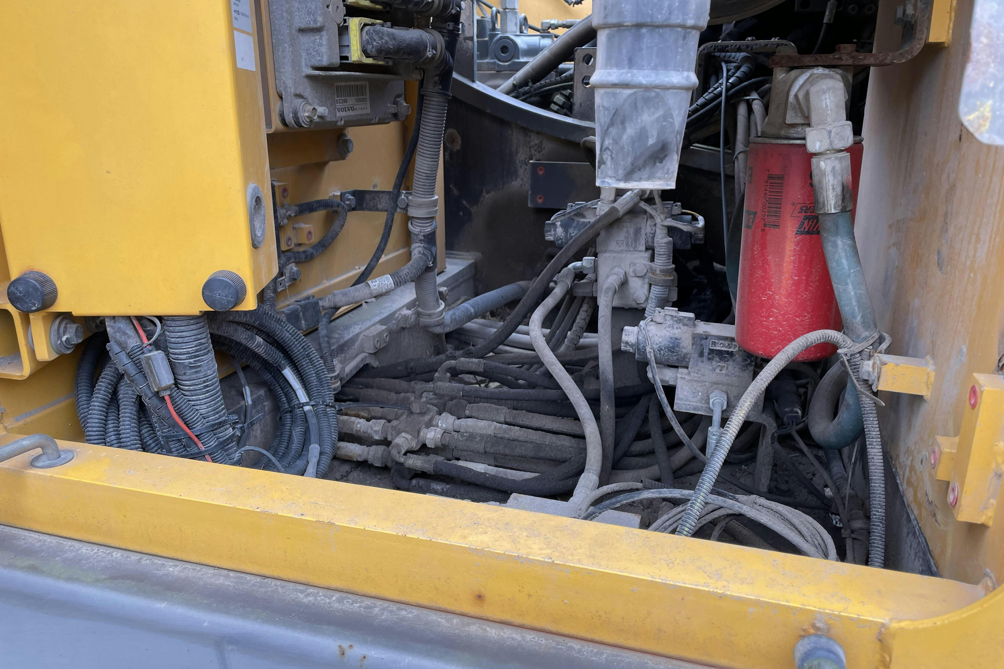VOLVO EC240 CL bandgrävare -  - 2010