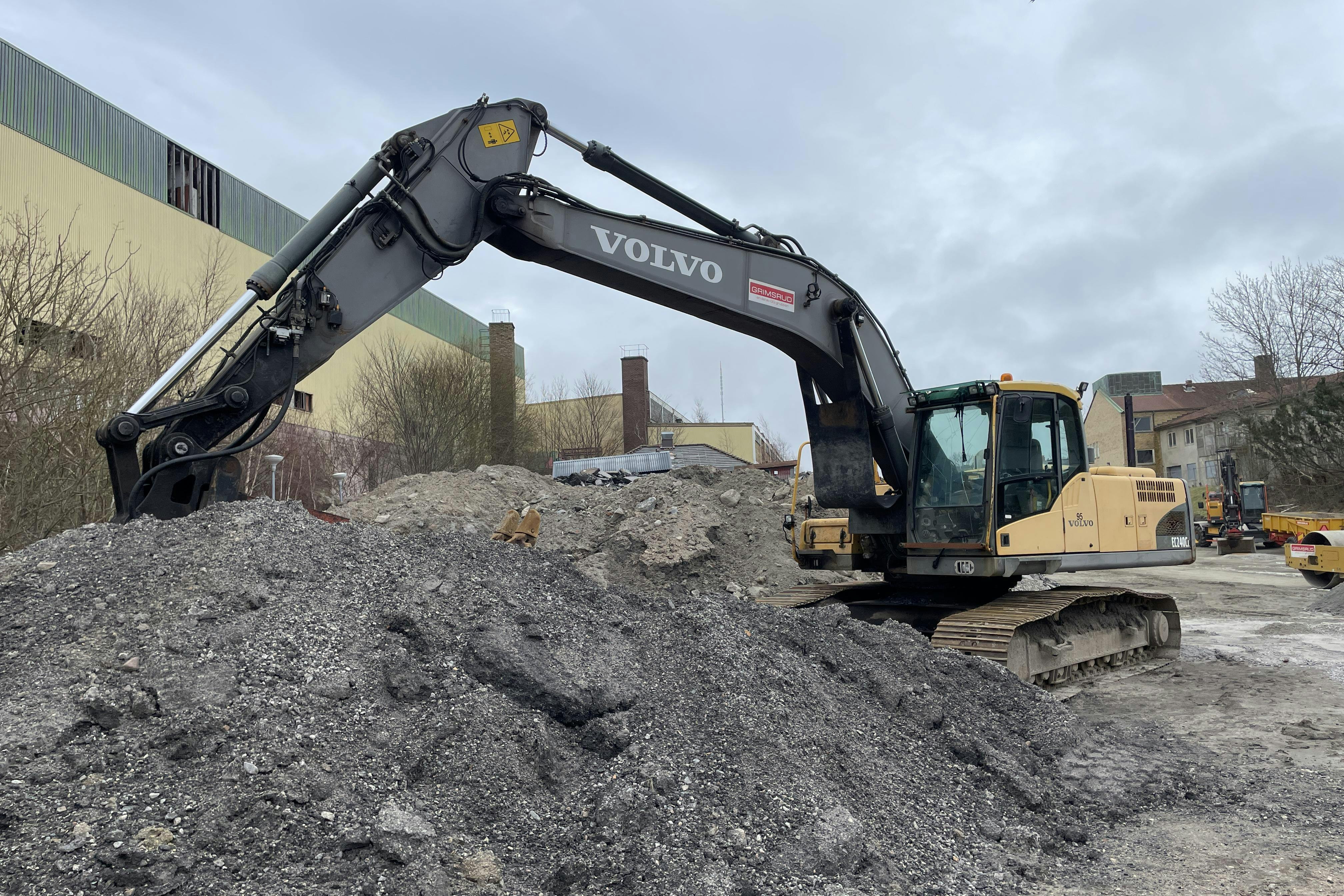 VOLVO EC240 CL bandgrävare -  - 2010