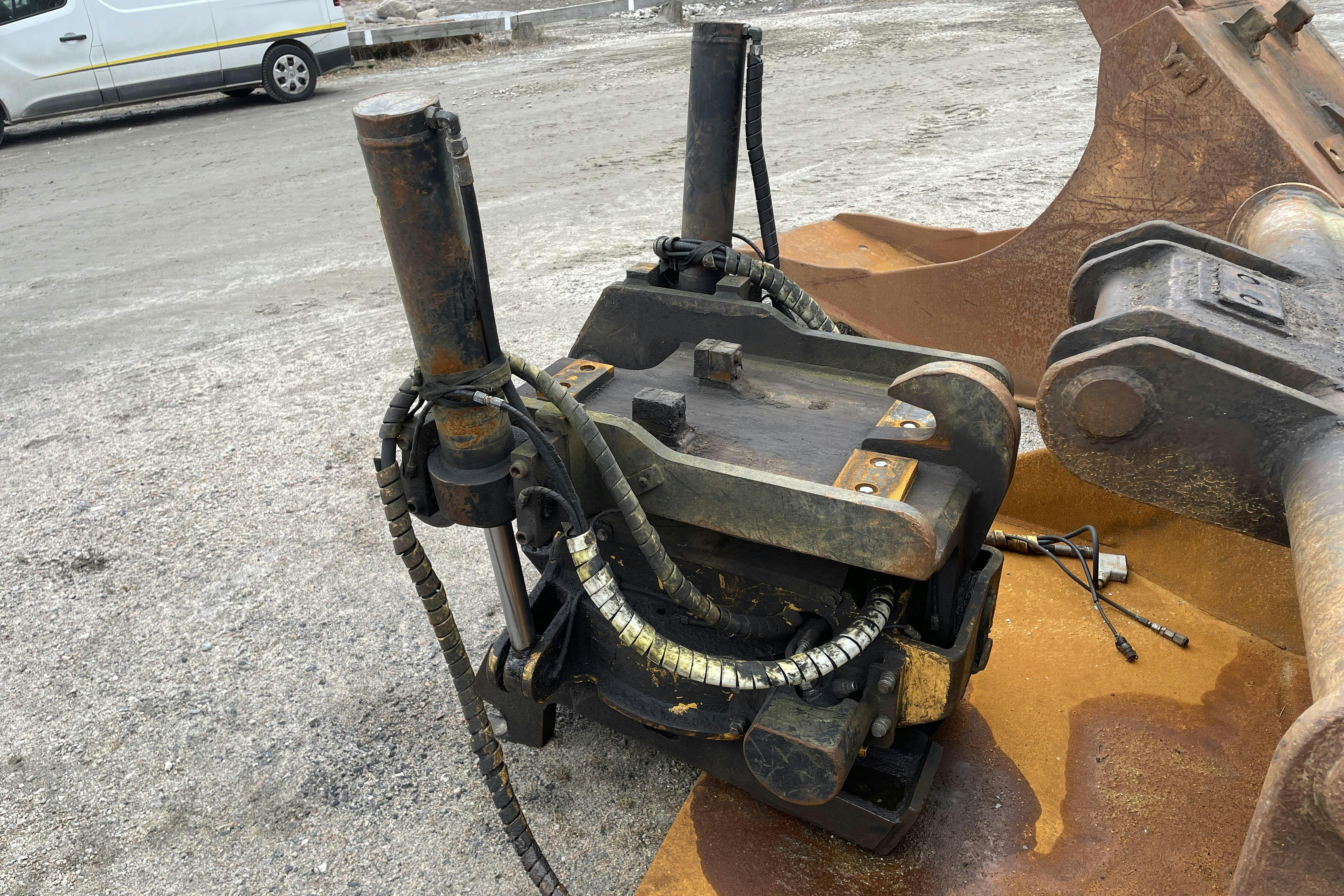 VOLVO EC240 CL bandgrävare -  - 2010
