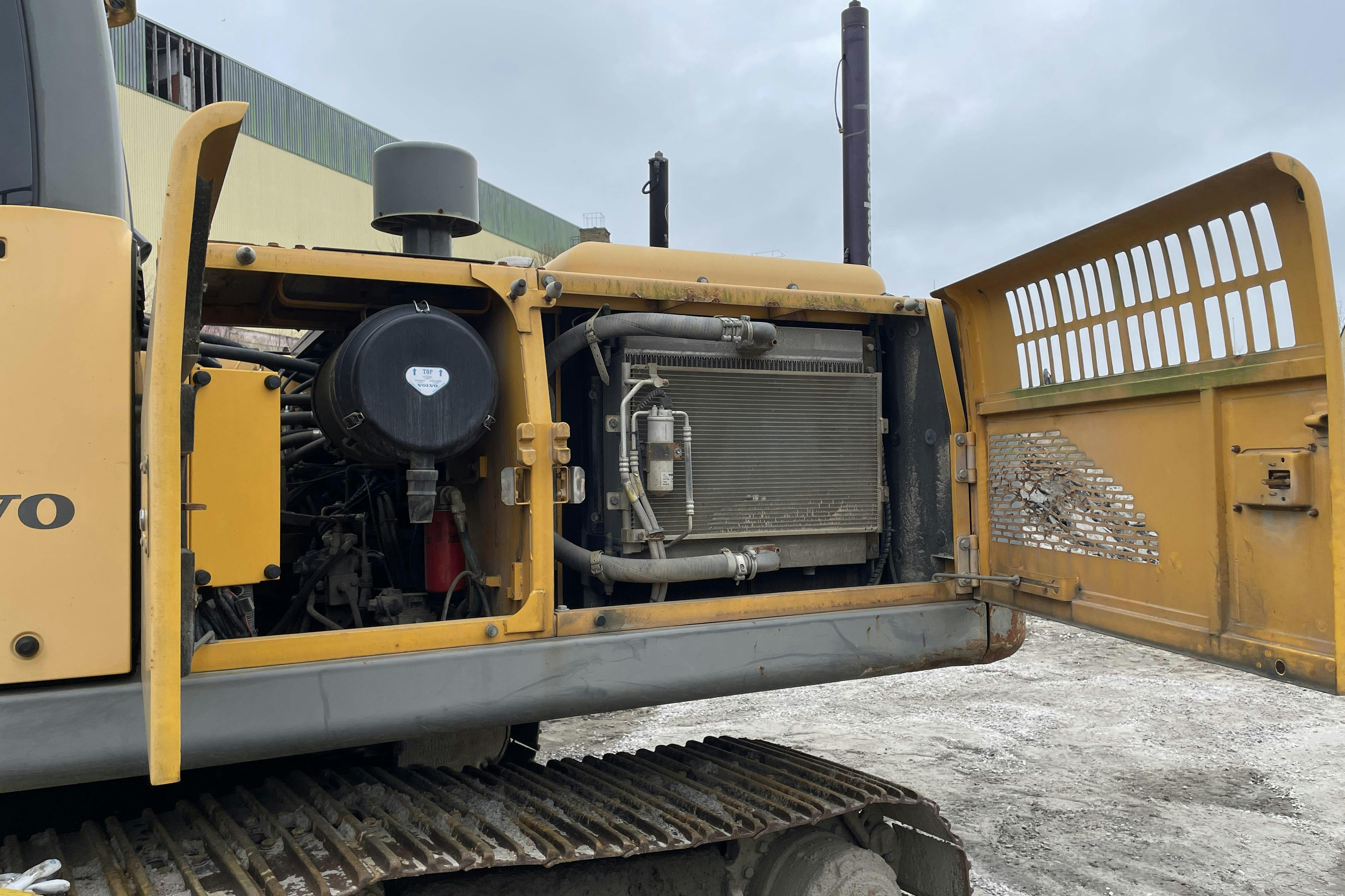 VOLVO EC240 CL bandgrävare -  - 2010