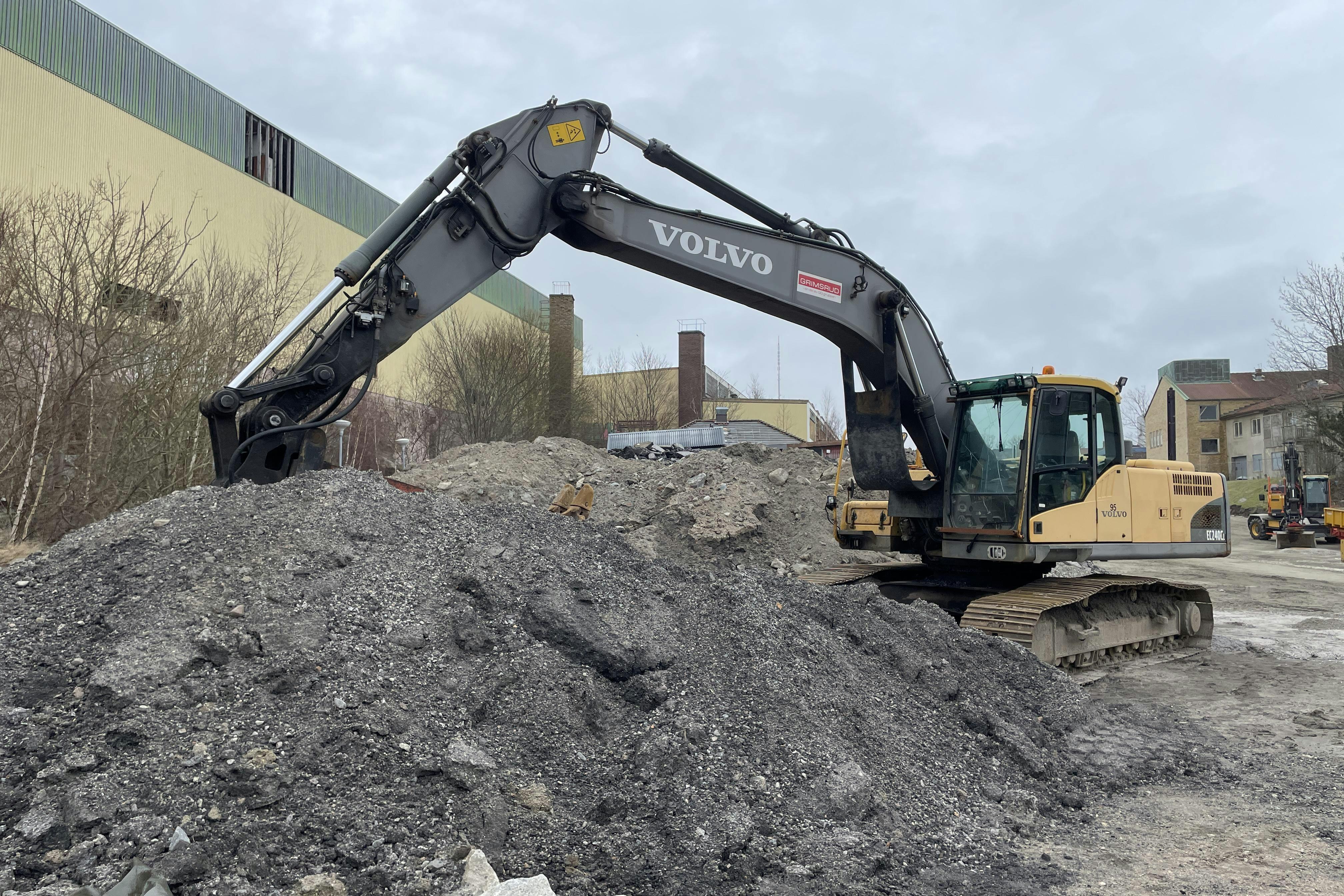 VOLVO EC240 CL bandgrävare -  - 2010