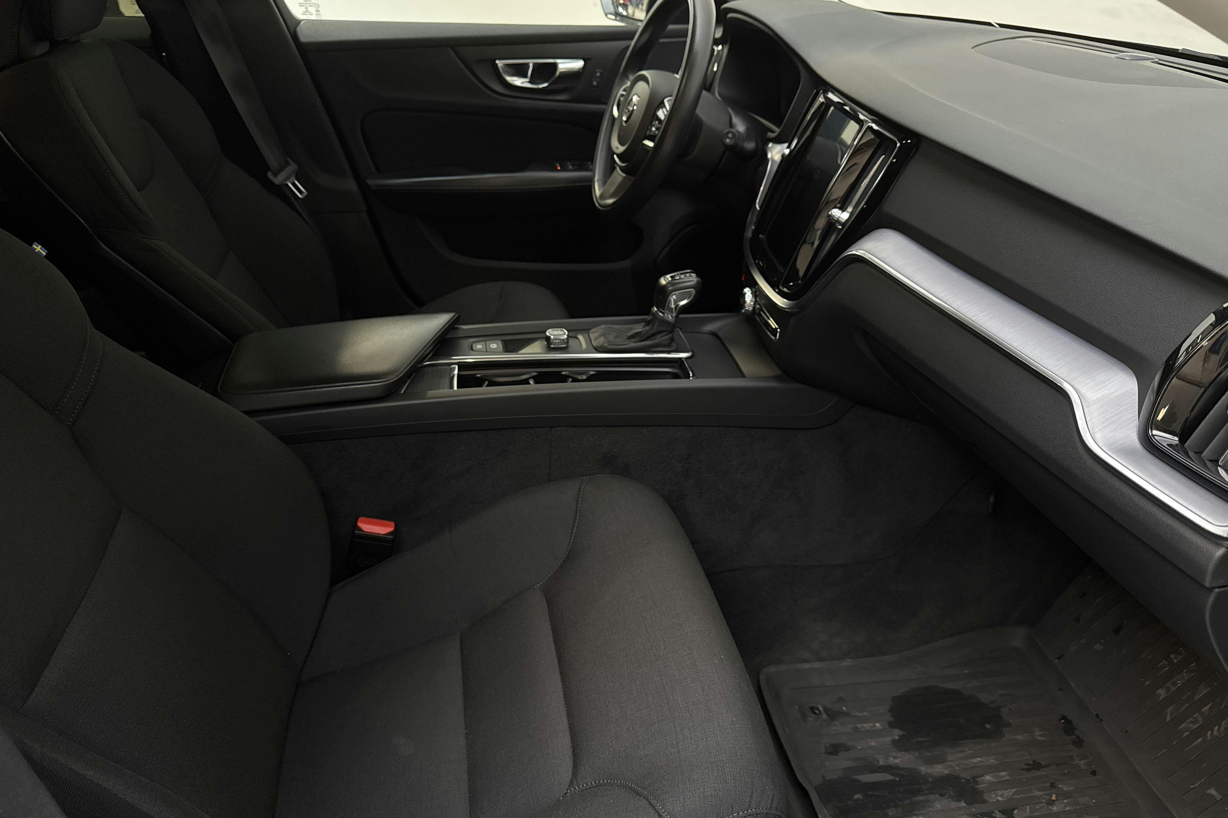 Volvo V60 D3 (150hk) - 14 801 mil - Automat - svart - 2020