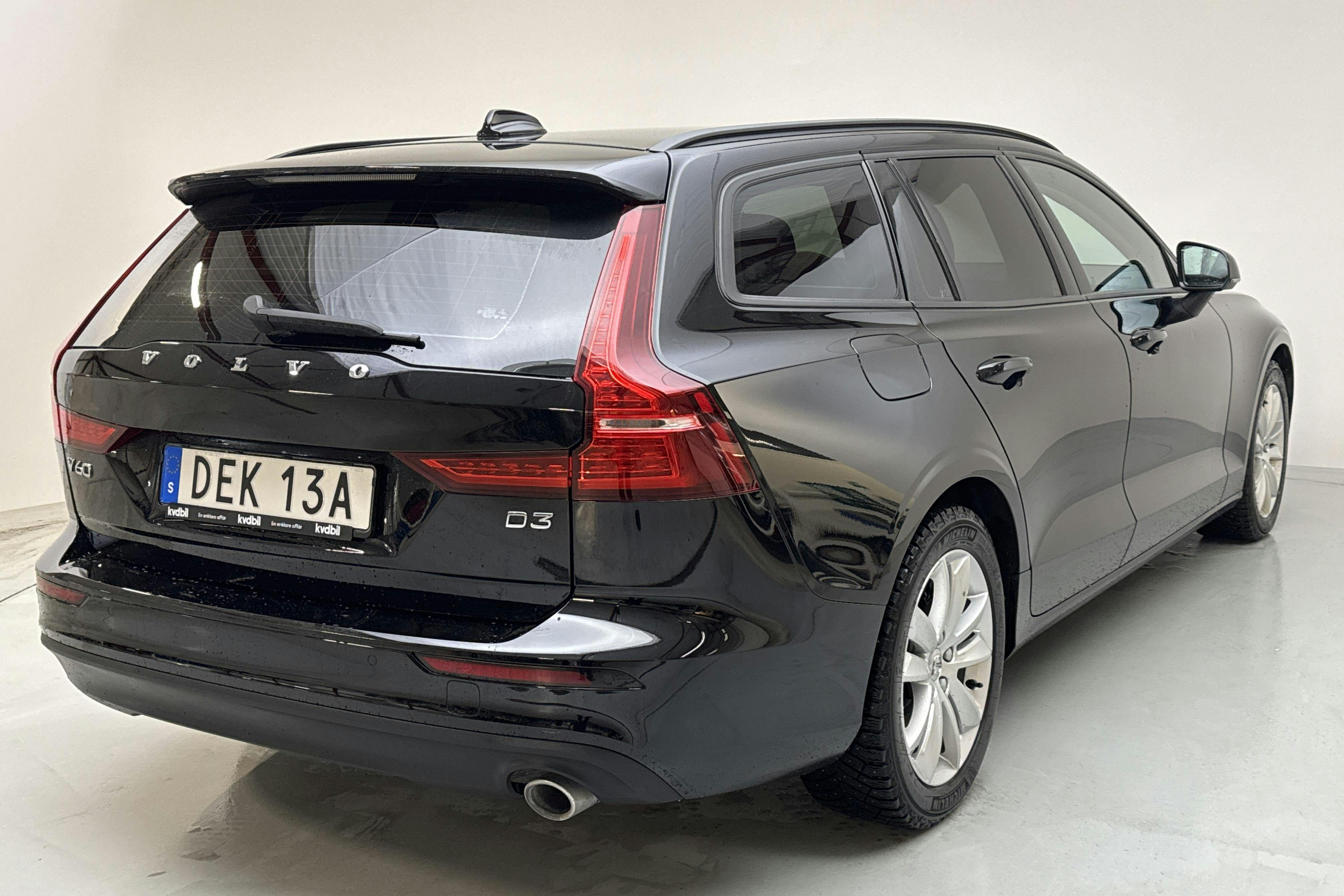 Volvo V60 D3 (150hk) - 14 801 mil - Automat - svart - 2020